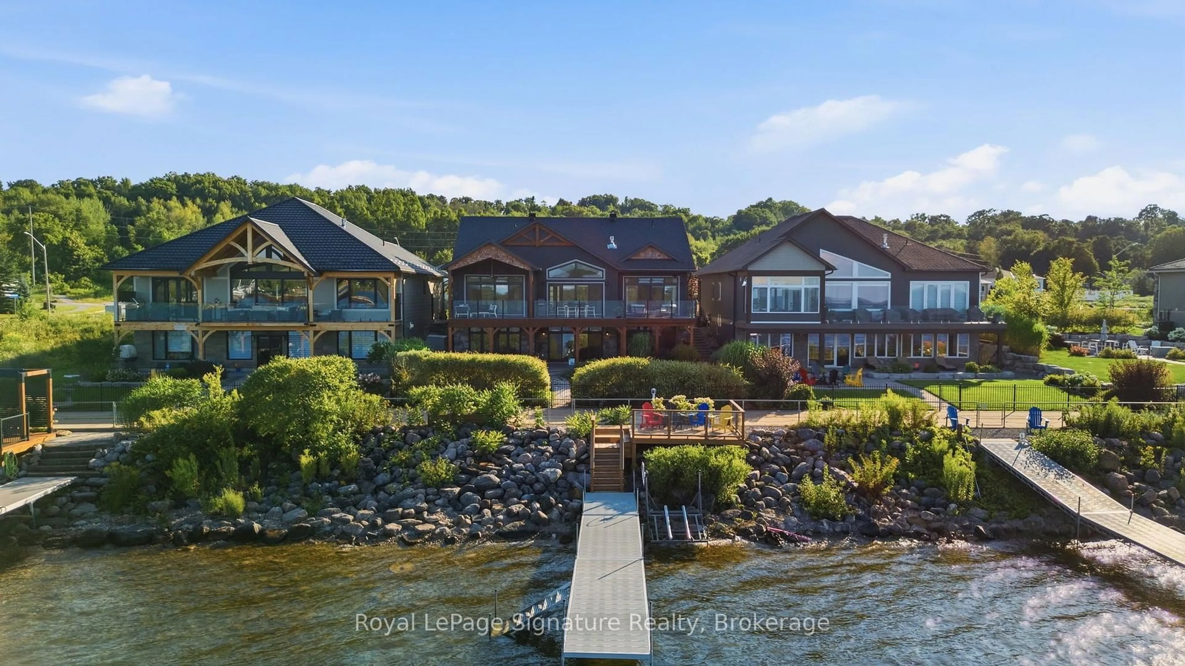 A pic from outside/outdoor area/front of a property/back of a property/a pic from drone, water/lake/river/ocean view for 625 Aberdeen Blvd, Midland Ontario L4R 5L9