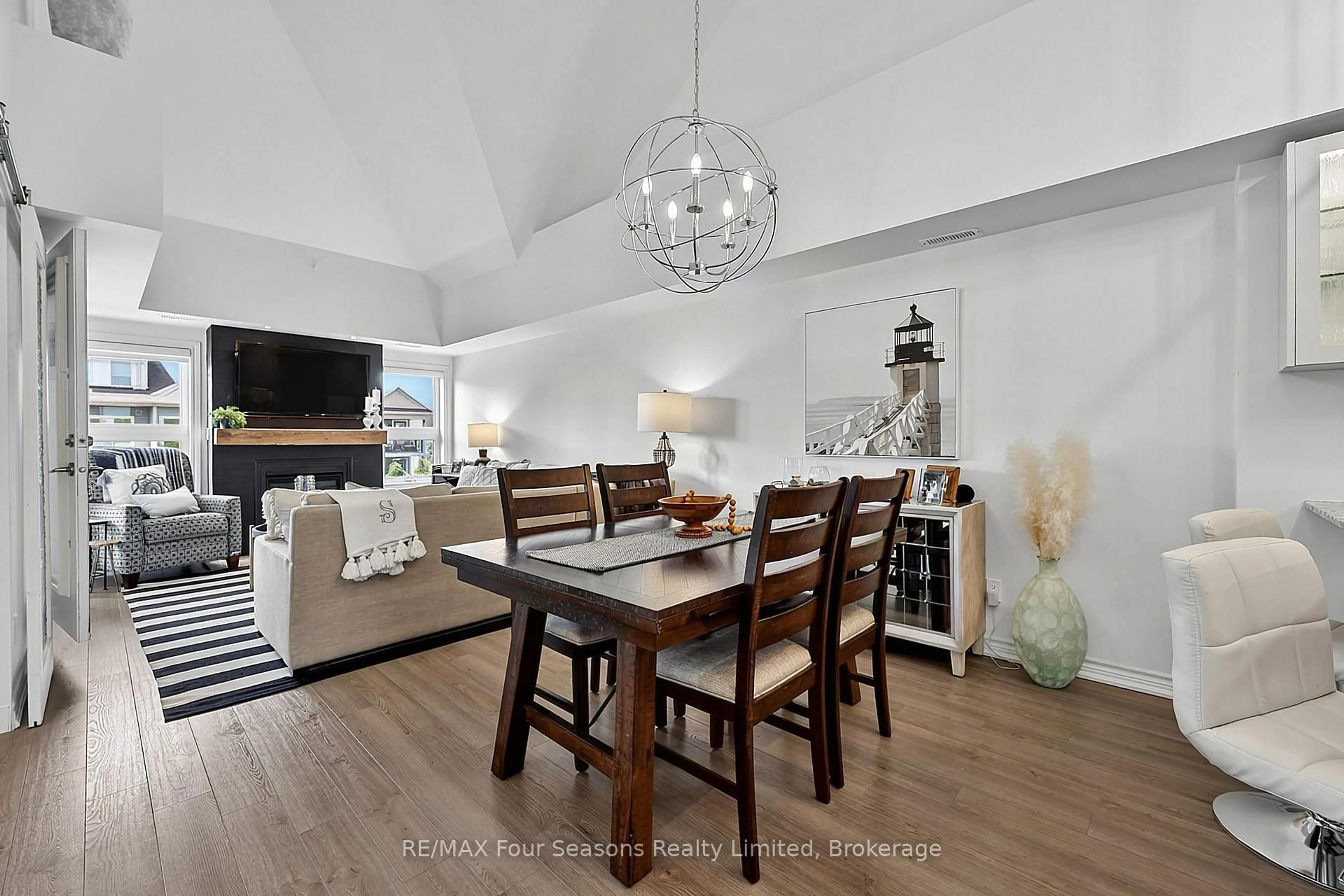 Dining room, wood/laminate floor for 4 Cove Crt #302, Collingwood Ontario L9Y 0Y6