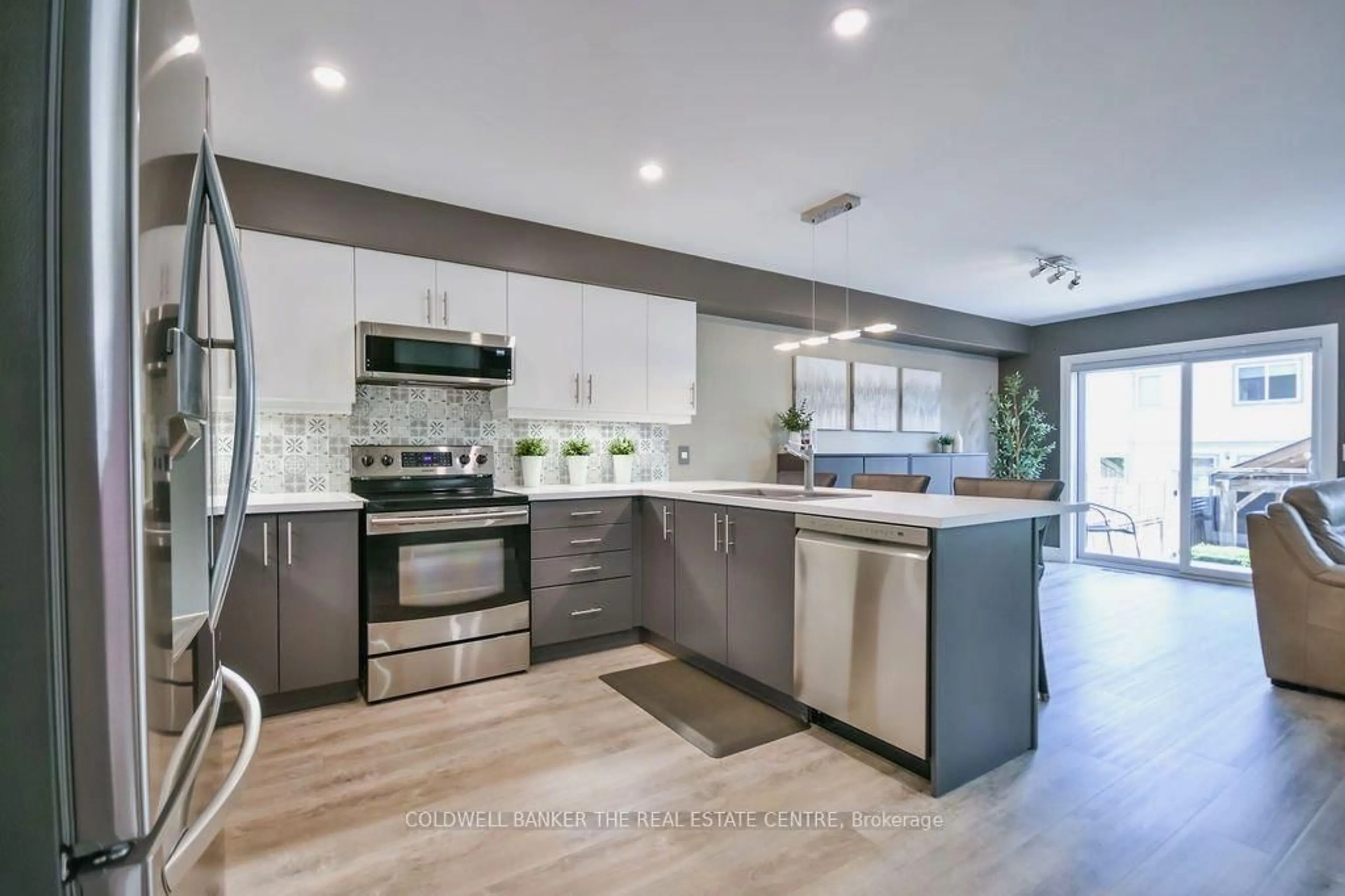 Open concept kitchen, unknown for 37 Pearl Dr, Orillia Ontario L3V 0A5