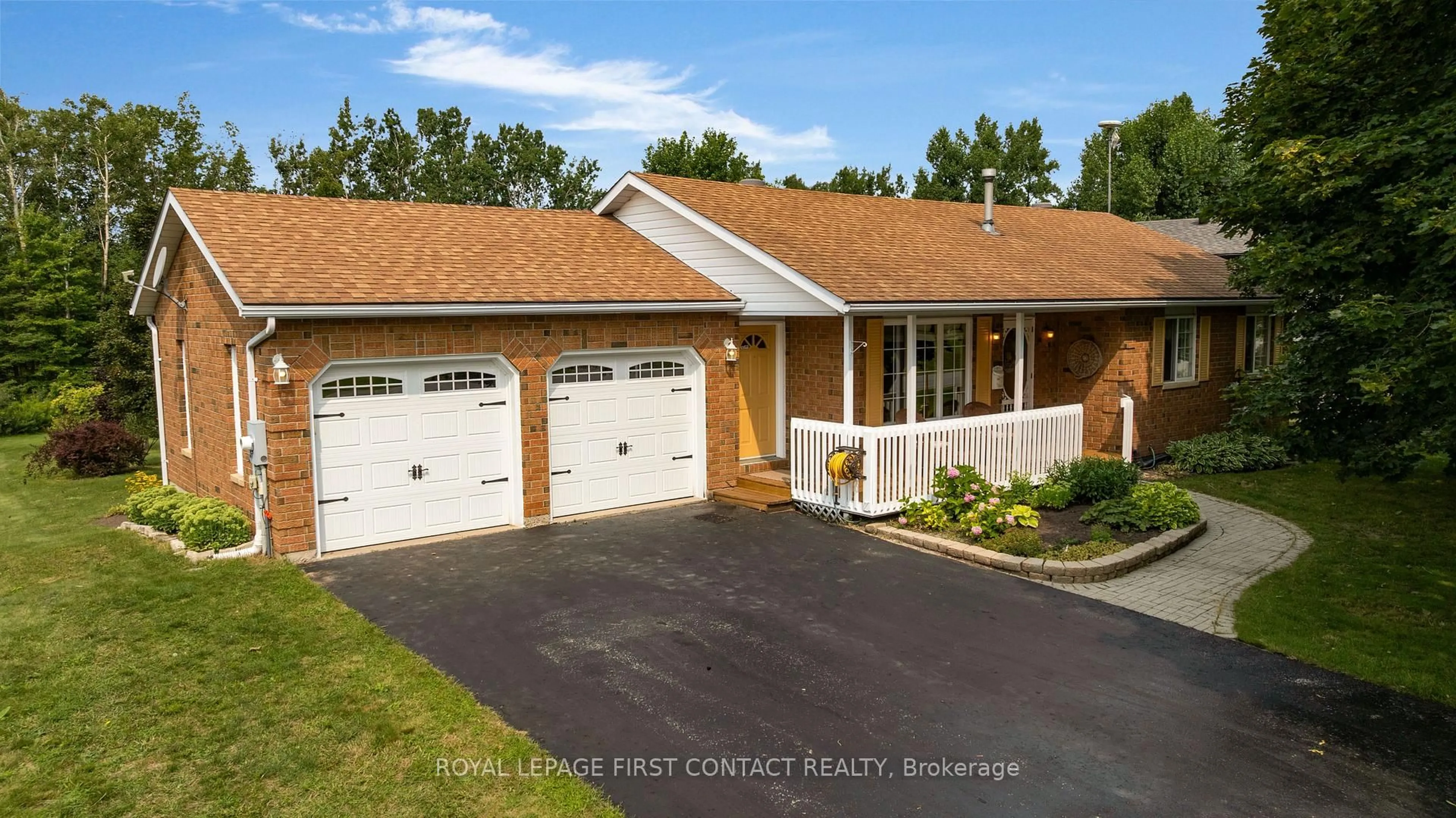 Home with vinyl exterior material, street for 22 Procee Circ, Oro-Medonte Ontario L4M 4Y8