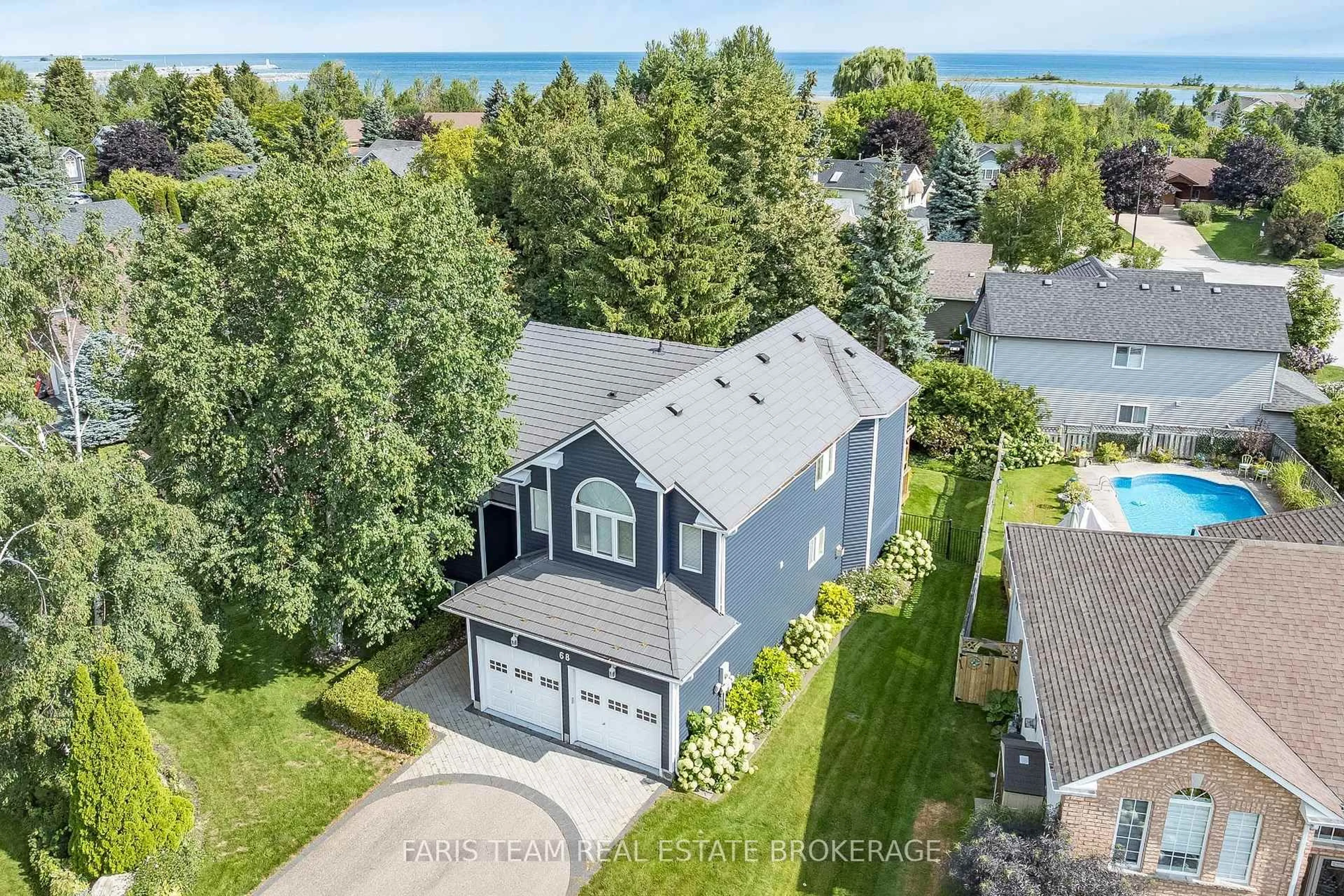 A pic from outside/outdoor area/front of a property/back of a property/a pic from drone, water/lake/river/ocean view for 68 Trott Blvd, Collingwood Ontario L9Y 5C1