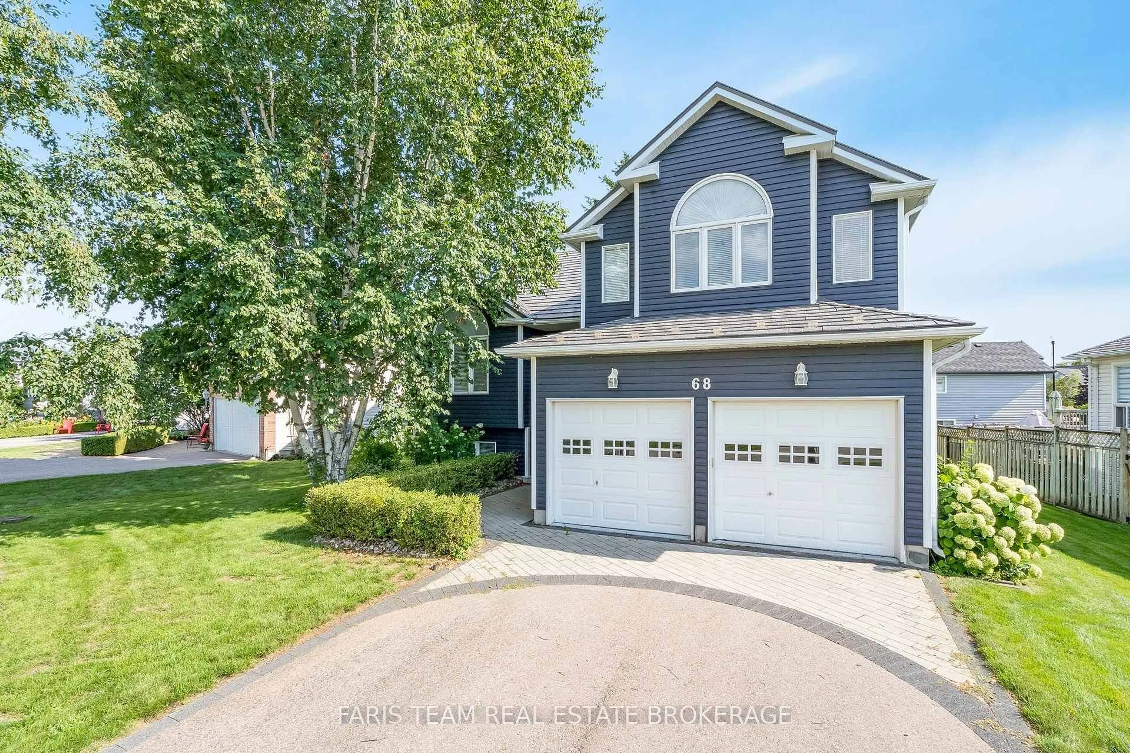 Home with vinyl exterior material, street for 68 Trott Blvd, Collingwood Ontario L9Y 5C1