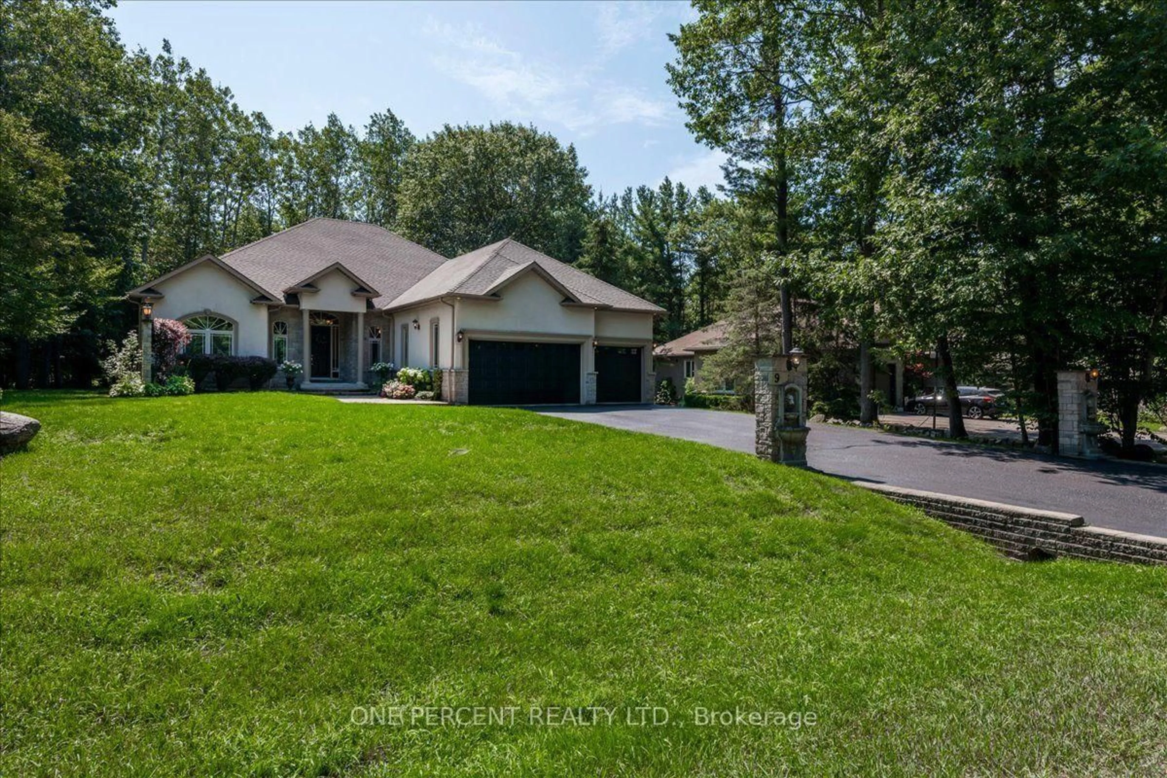 A pic from outside/outdoor area/front of a property/back of a property/a pic from drone, unknown for 9 Laddie Lane, Springwater Ontario L9X 0C3