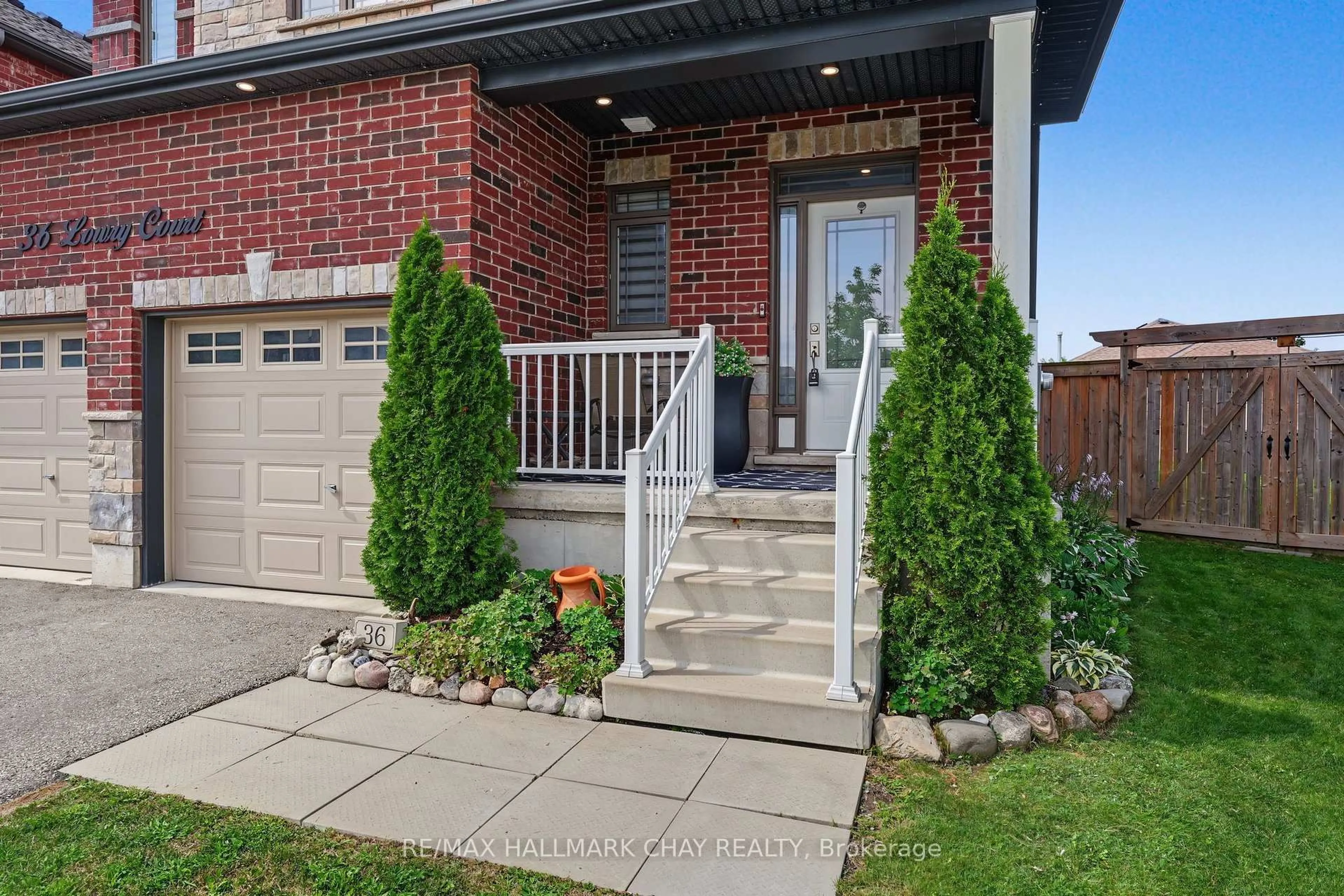Home with brick exterior material, street for 36 Lowry Crt, Barrie Ontario L4N 7N3