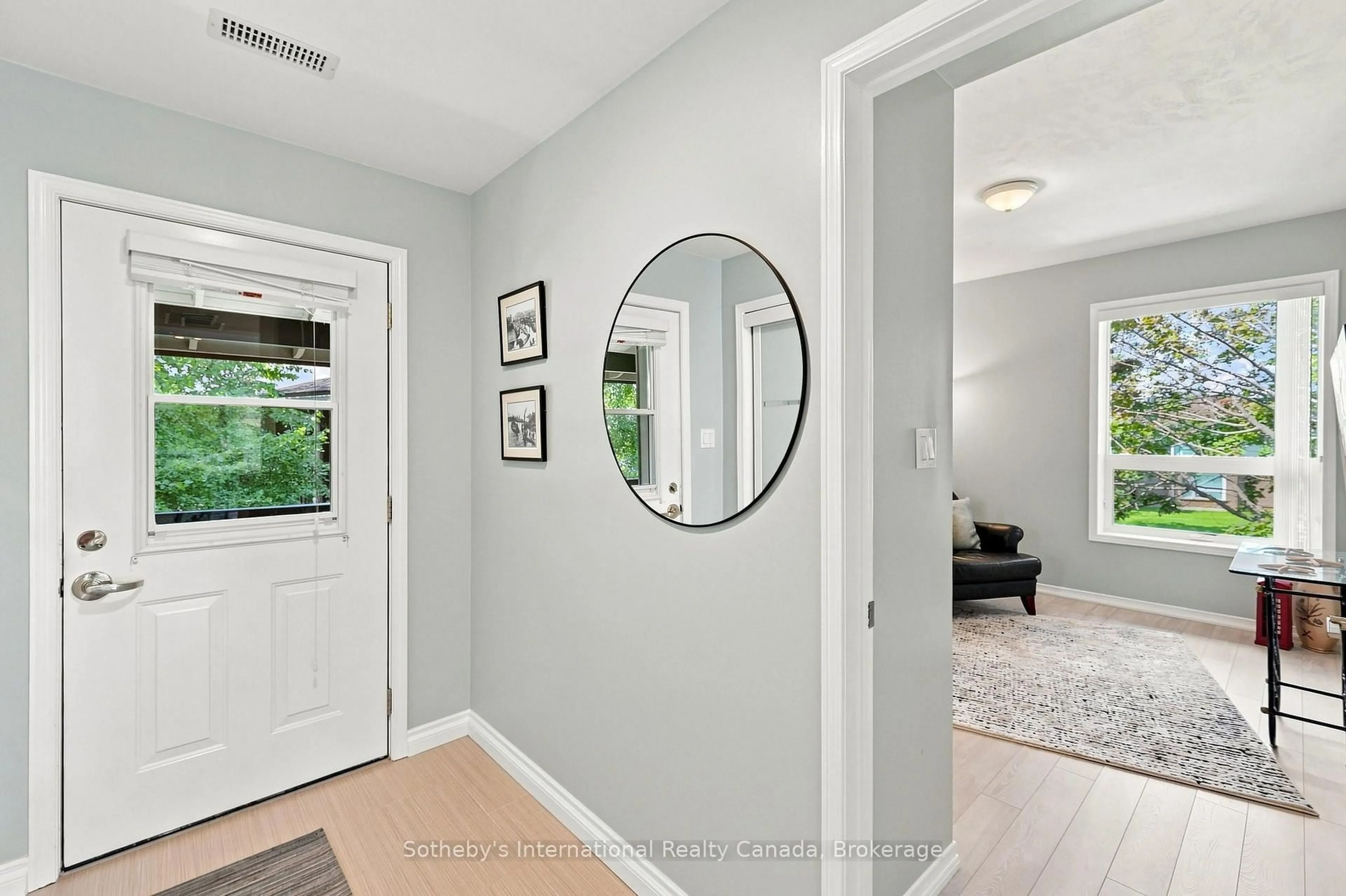 Indoor entryway for 464 Mariners Way, Collingwood Ontario L9Y 5C7