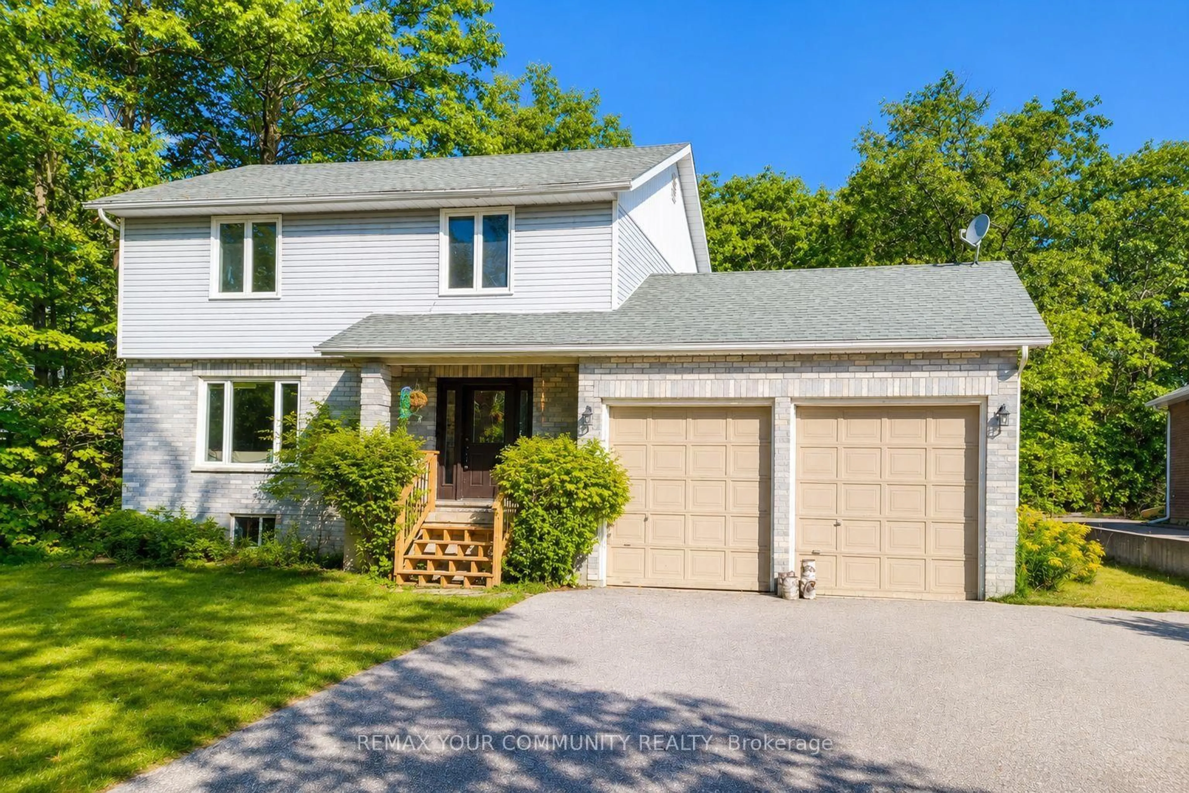 Home with vinyl exterior material, street for 1138 Siesta Dr, Tiny Ontario L0L 1P1