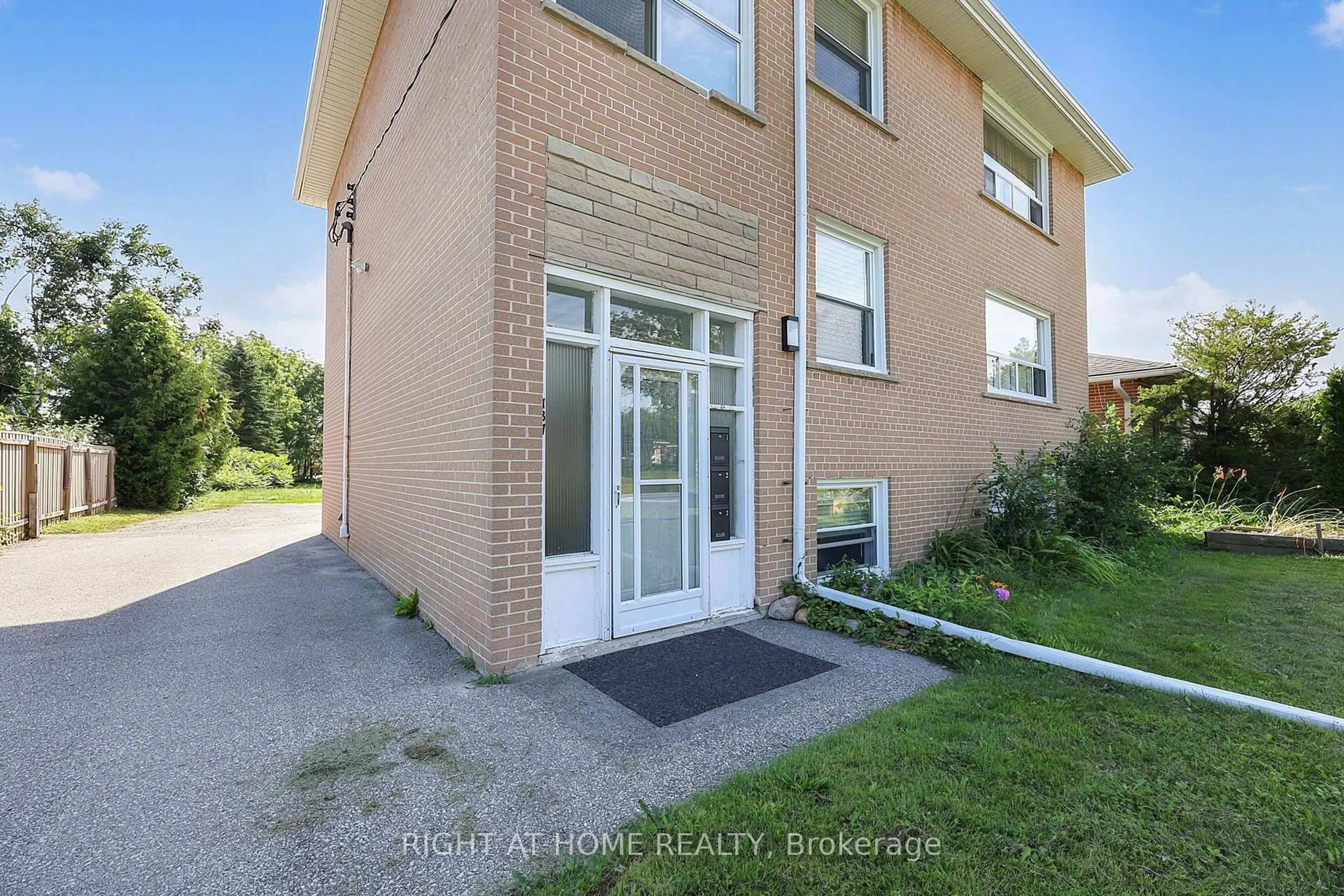 Unknown for 137 Vancouver St, Barrie Ontario L4M 4M5