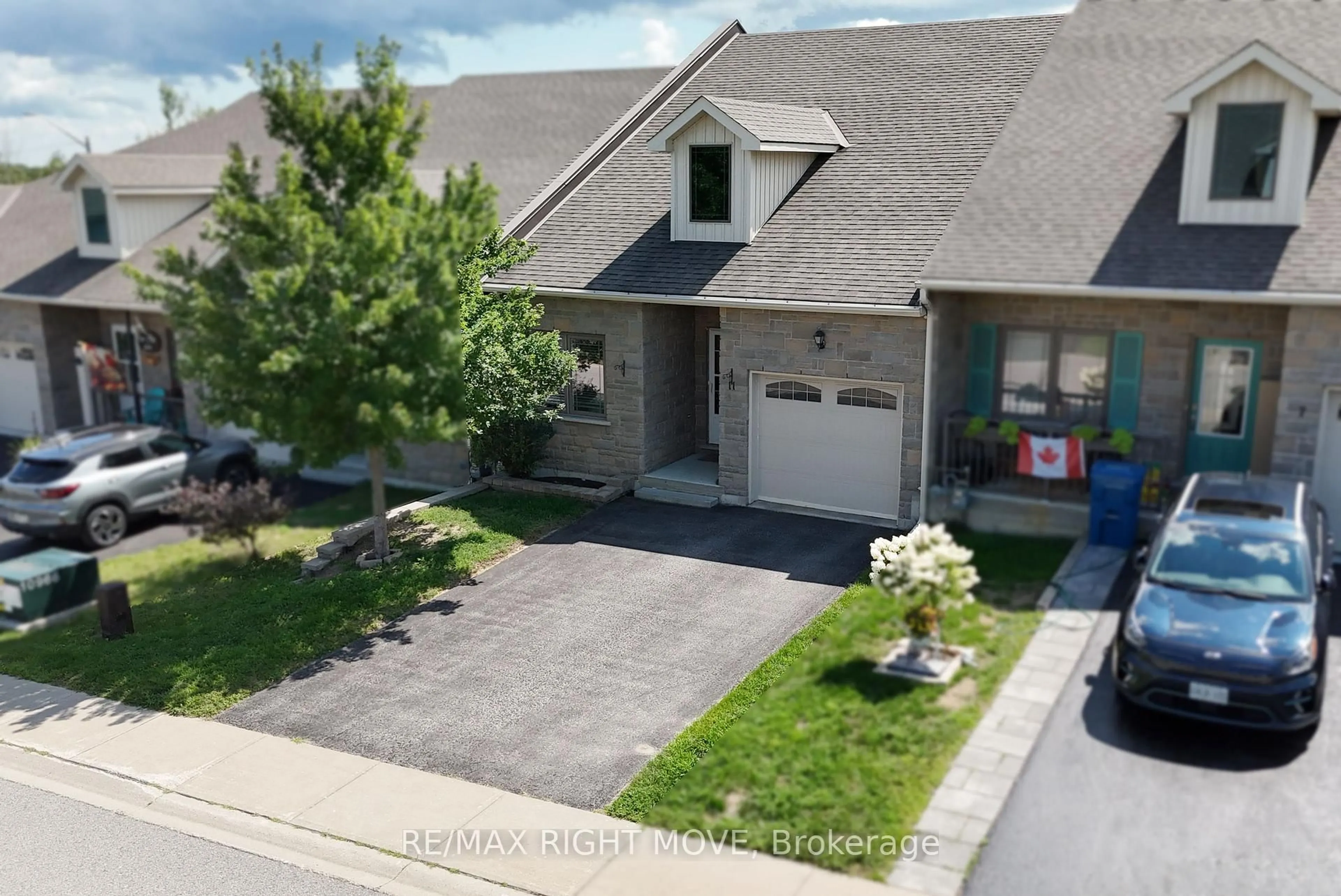 A pic from outside/outdoor area/front of a property/back of a property/a pic from drone, street for 11 Danny Dr, Orillia Ontario L3V 0G3