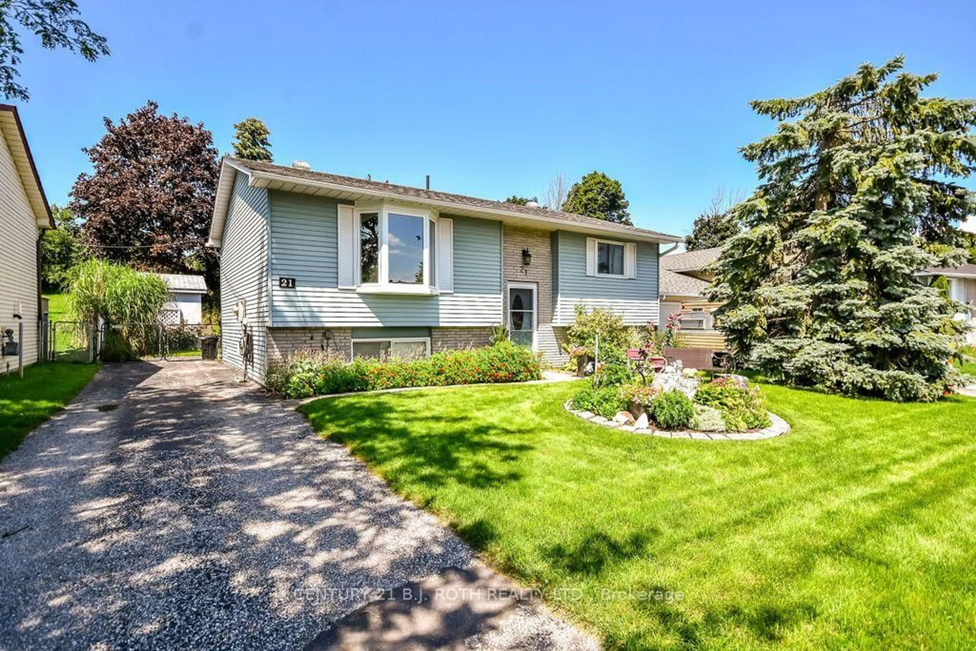 Home with vinyl exterior material, street for 21 KORLEA Cres, Orillia Ontario L3V 7K3