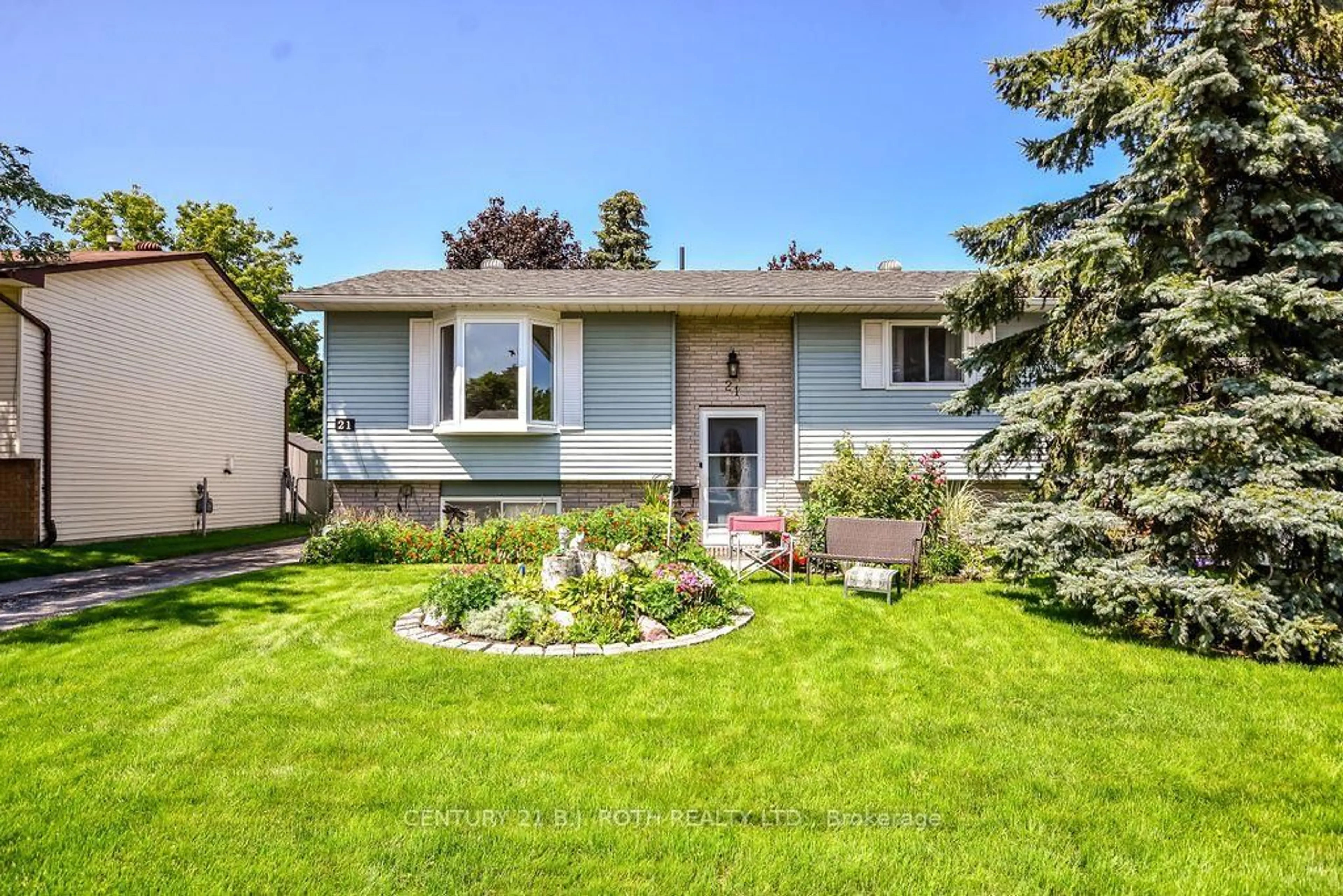 Home with vinyl exterior material, street for 21 KORLEA Cres, Orillia Ontario L3V 7K3