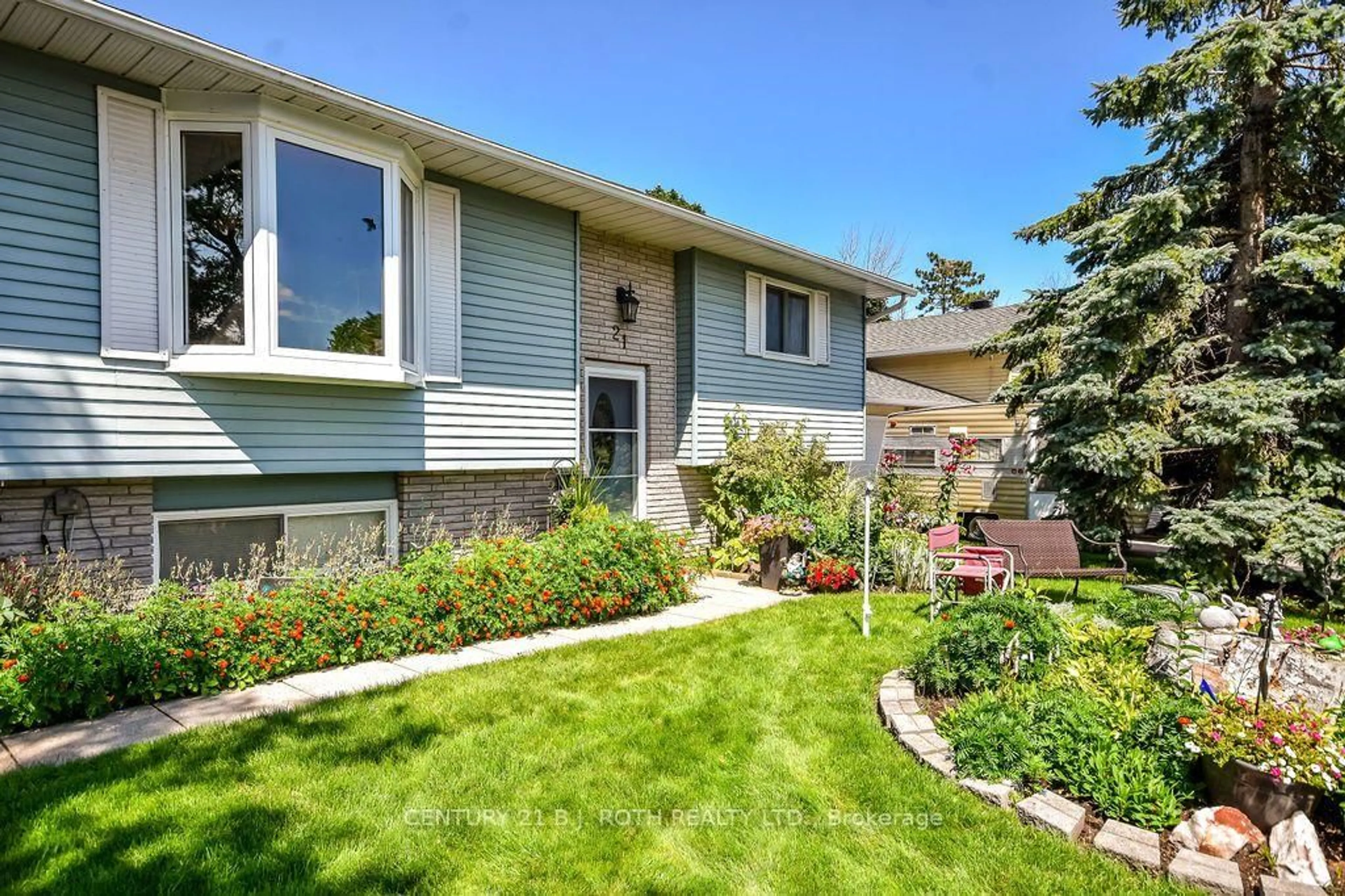 Home with vinyl exterior material, street for 21 KORLEA Cres, Orillia Ontario L3V 7K3