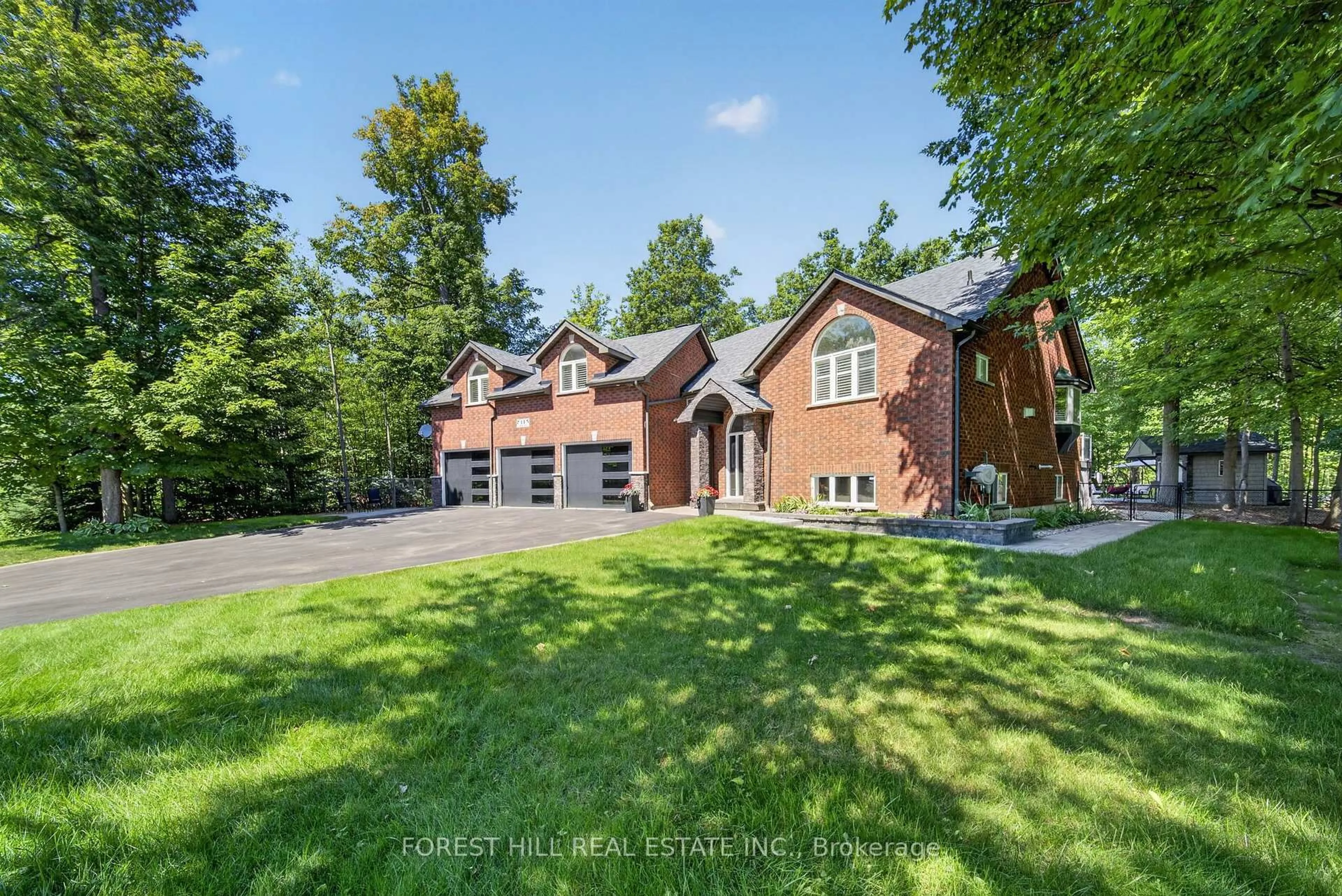 A pic from outside/outdoor area/front of a property/back of a property/a pic from drone, unknown for 11 Alpine Tr, Springwater Ontario L9X 0H4