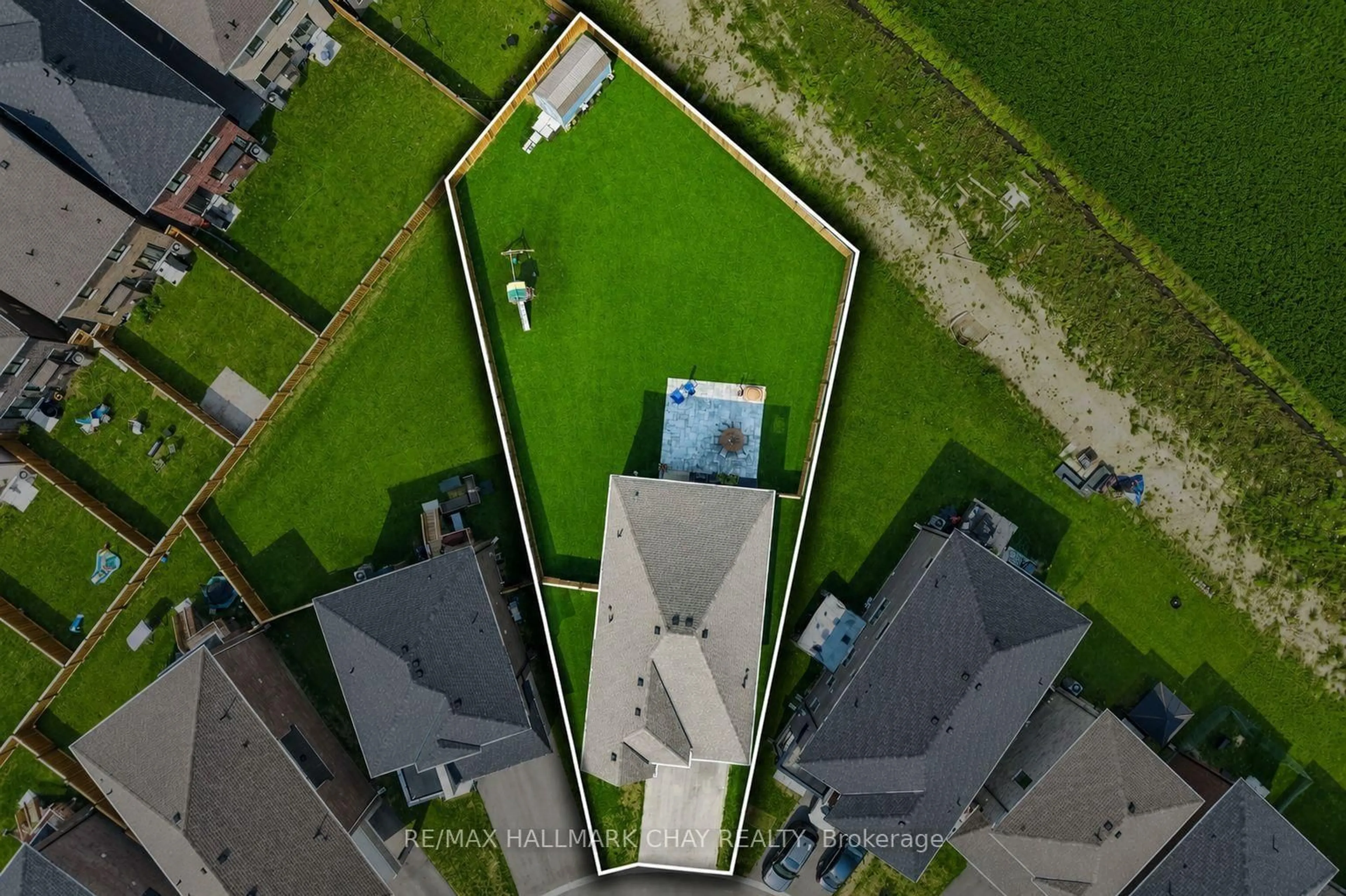 A pic from outside/outdoor area/front of a property/back of a property/a pic from drone, city buildings view from balcony for 90 McBride Tr, Barrie Ontario L9J 0Y6