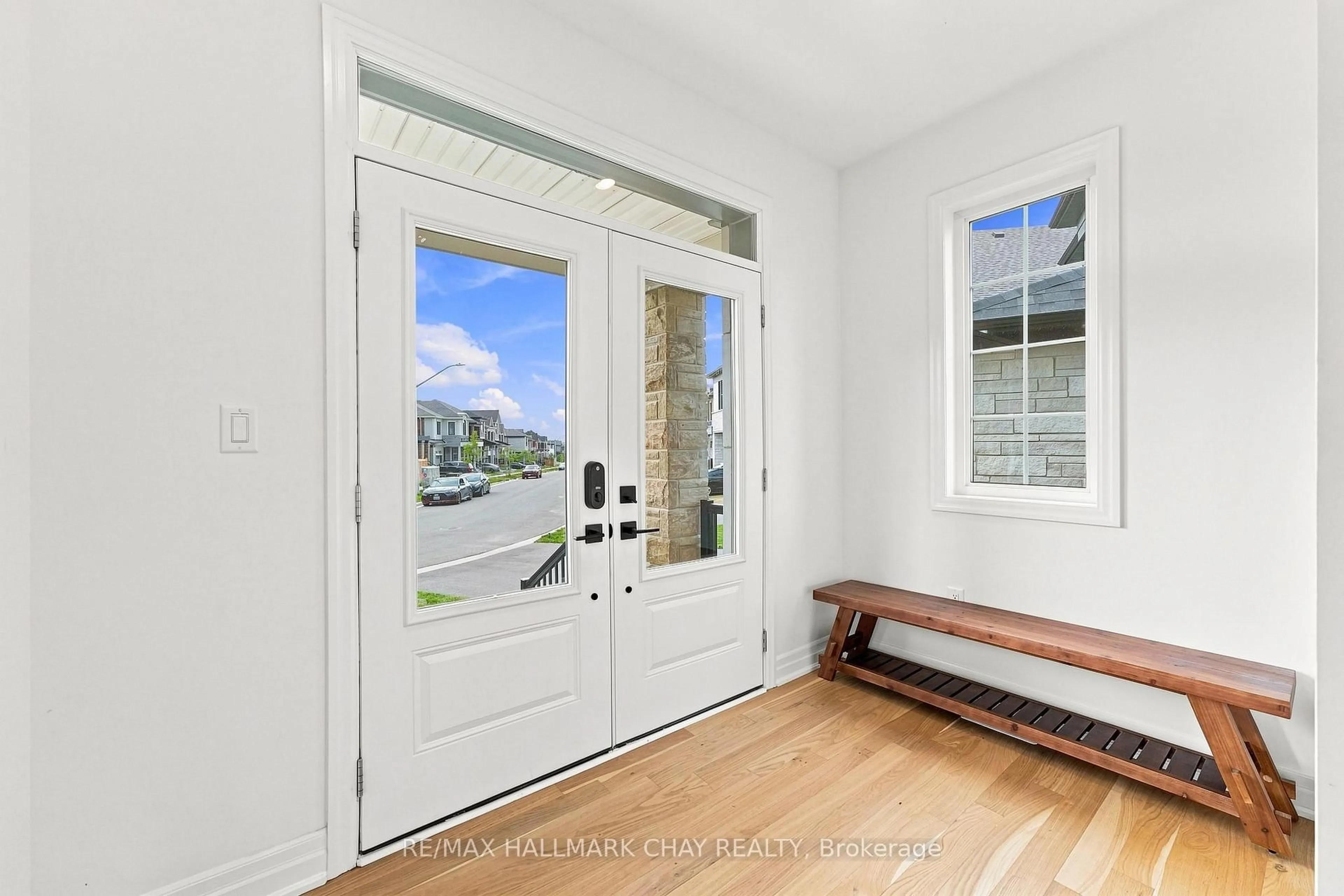 Indoor entryway for 90 McBride Tr, Barrie Ontario L9J 0Y6