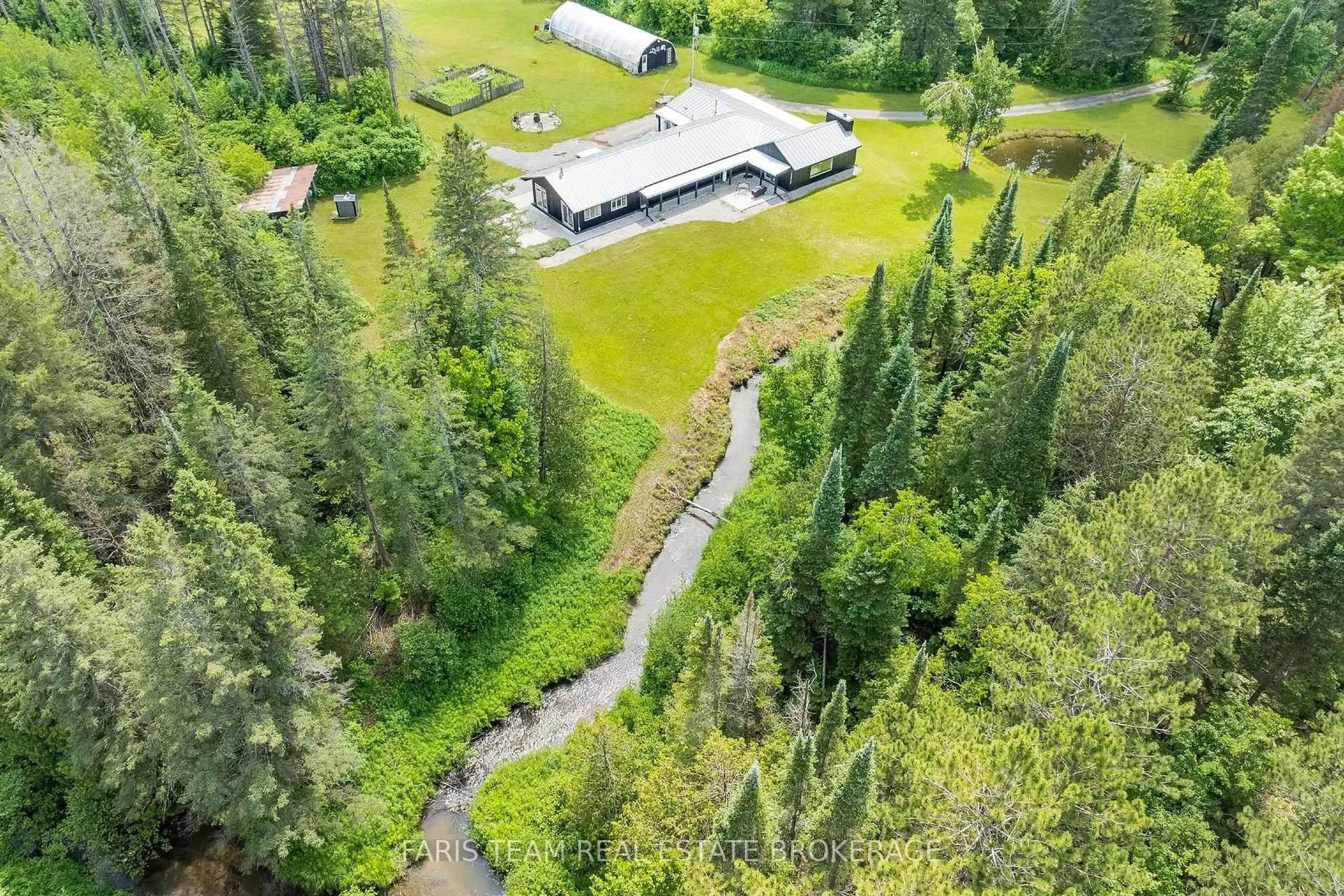 A pic from outside/outdoor area/front of a property/back of a property/a pic from drone, unknown for 1076 Beaver Lane, Springwater Ontario P0B 1L0