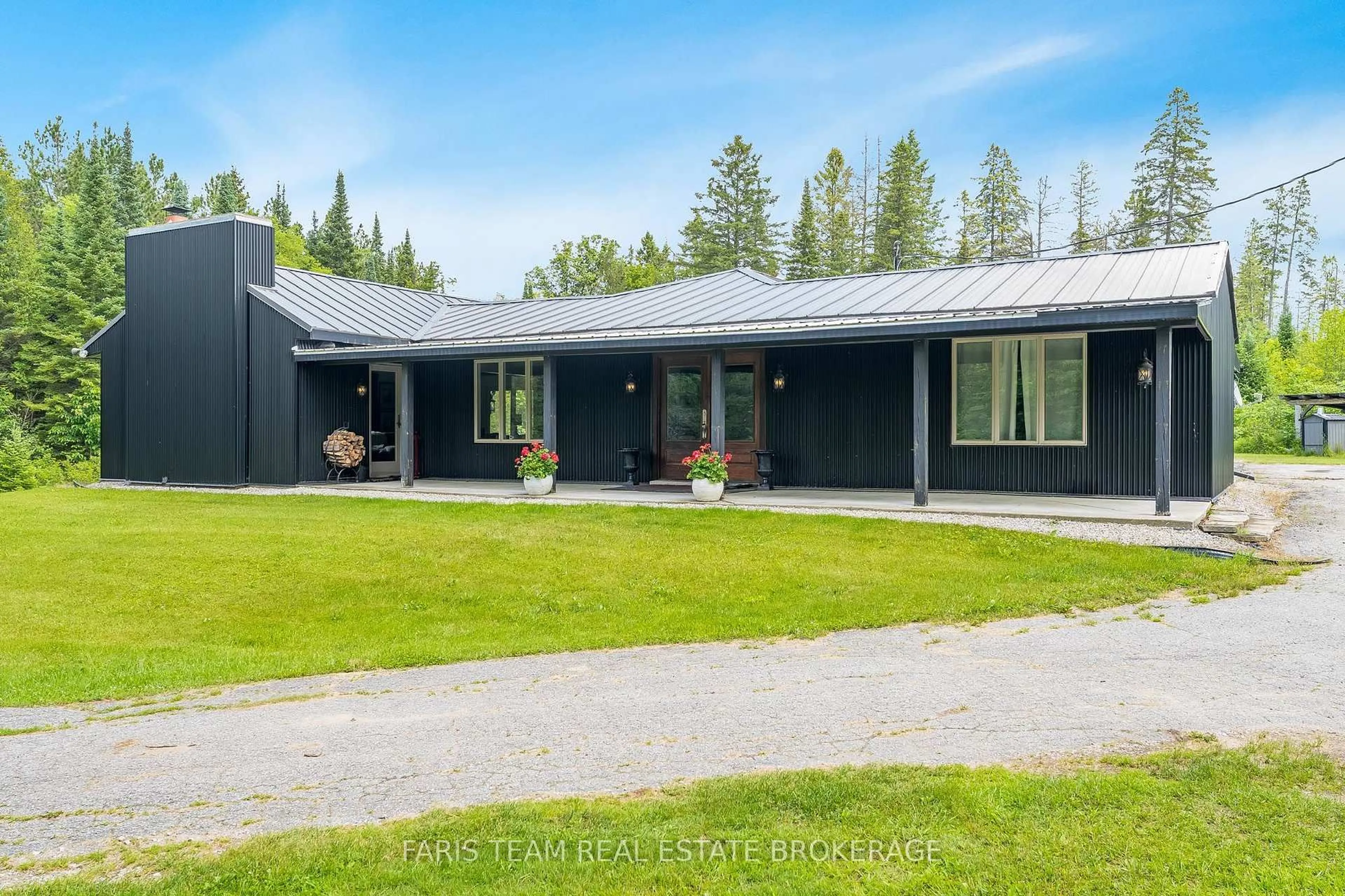 A pic from outside/outdoor area/front of a property/back of a property/a pic from drone, unknown for 1076 Beaver Lane, Springwater Ontario P0B 1L0