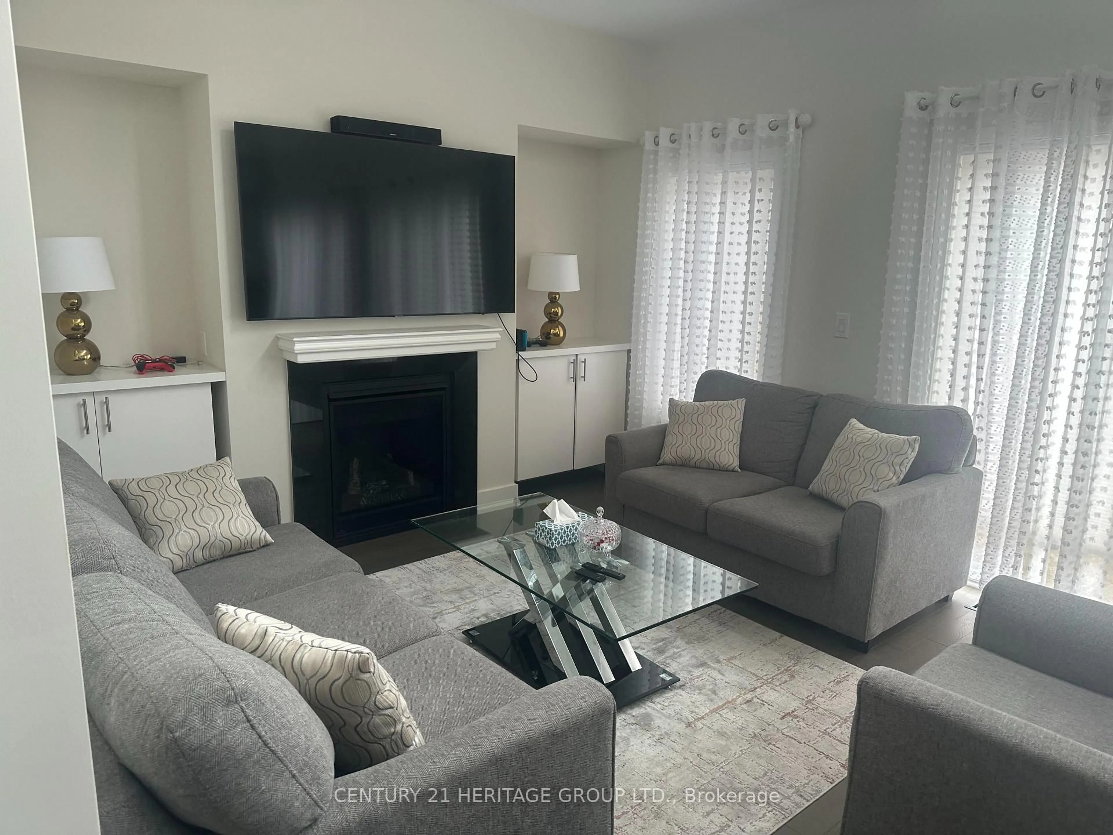 Living room with furniture, unknown for 32 Ruby Cres, Orillia Ontario L3V 8M3