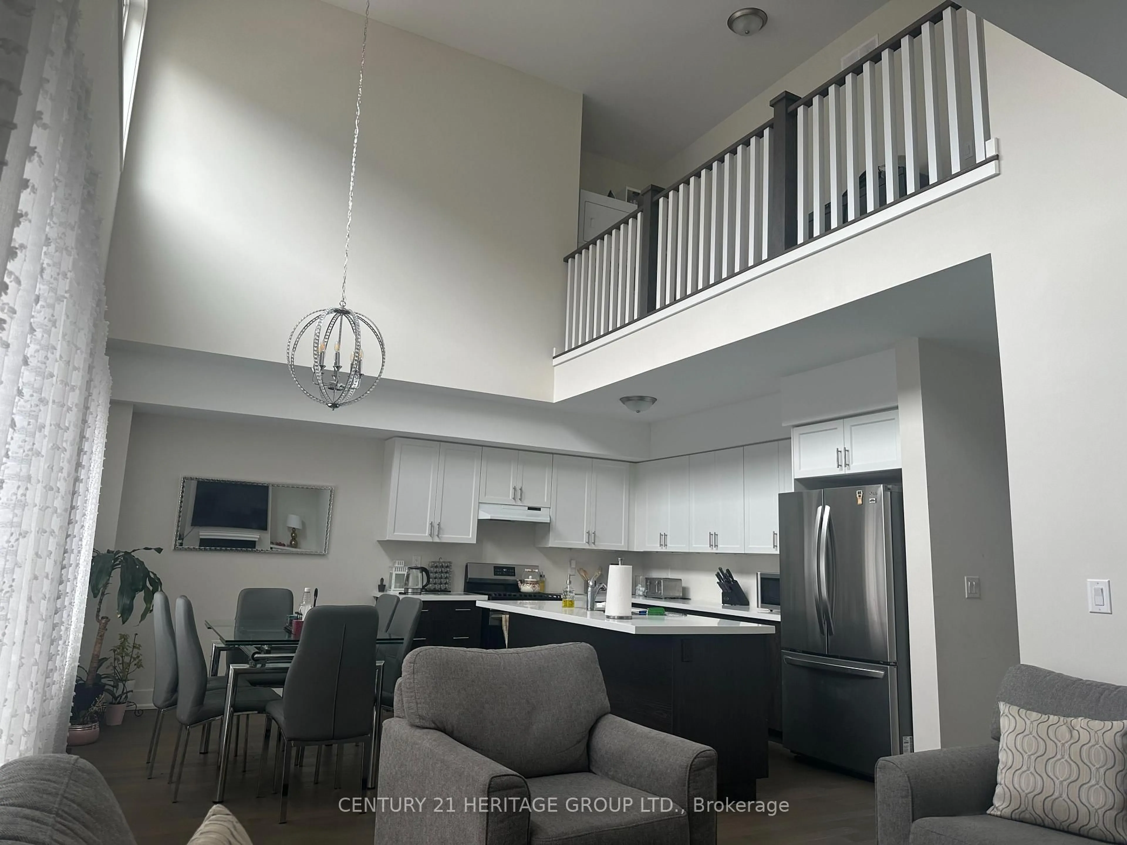 Open concept kitchen, unknown for 32 Ruby Cres, Orillia Ontario L3V 8M3