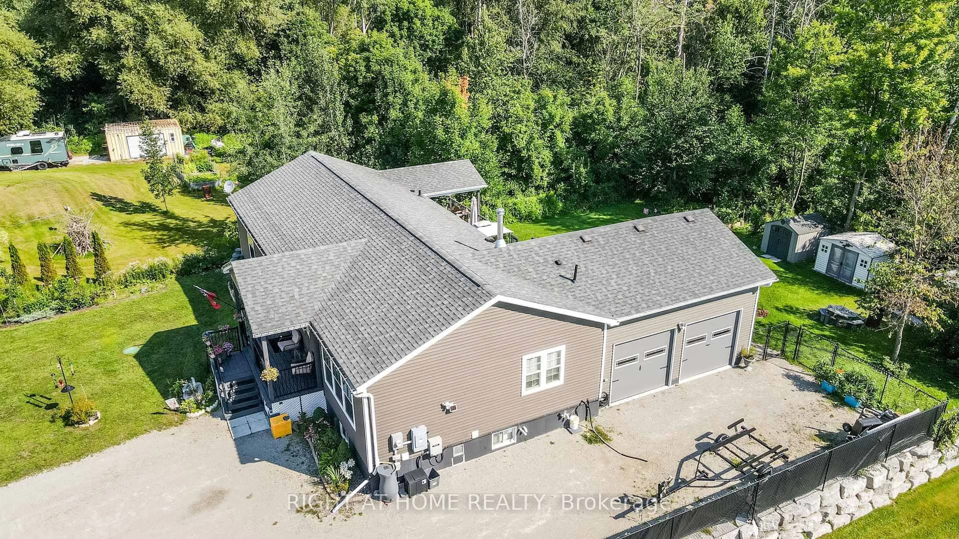 A pic from outside/outdoor area/front of a property/back of a property/a pic from drone, building for 13009 County Road 16 Dr, Tay Ontario L0K 2C0
