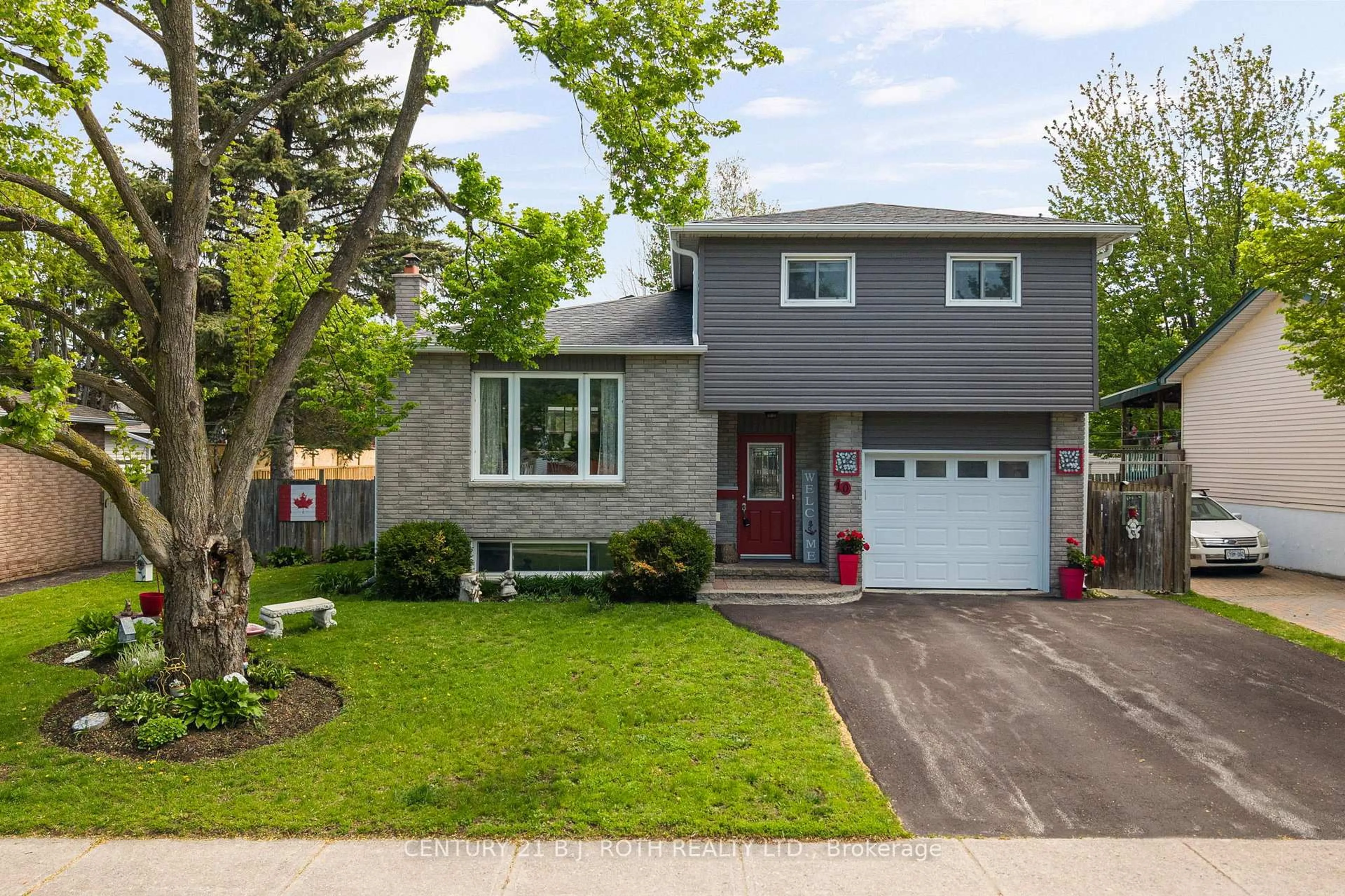 Home with vinyl exterior material, street for 10 Andrea Cres, Orillia Ontario L3V 6W5