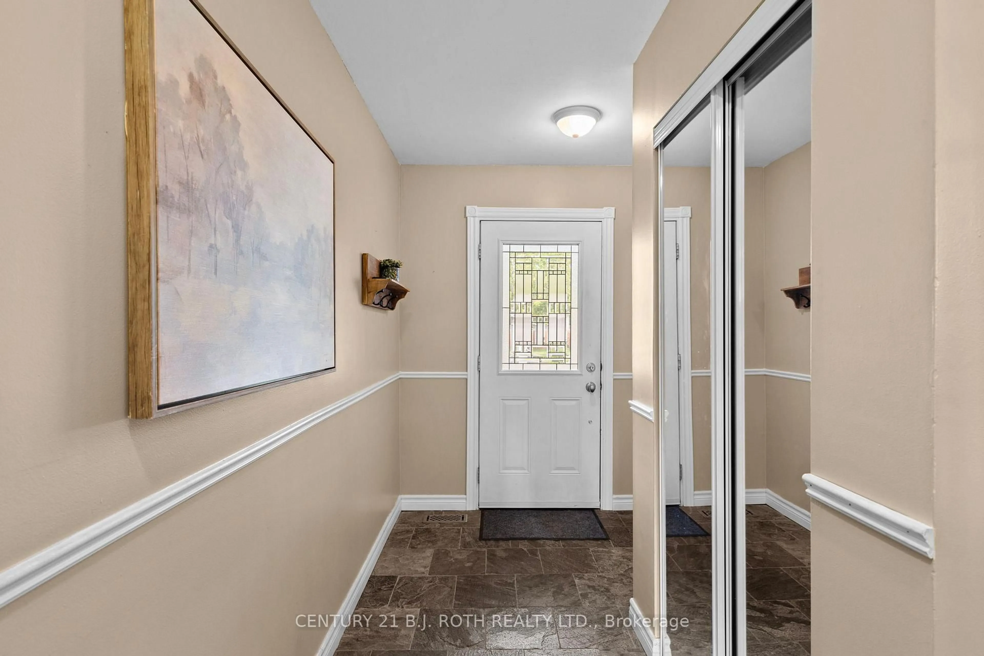 Indoor entryway for 10 Andrea Cres, Orillia Ontario L3V 6W5