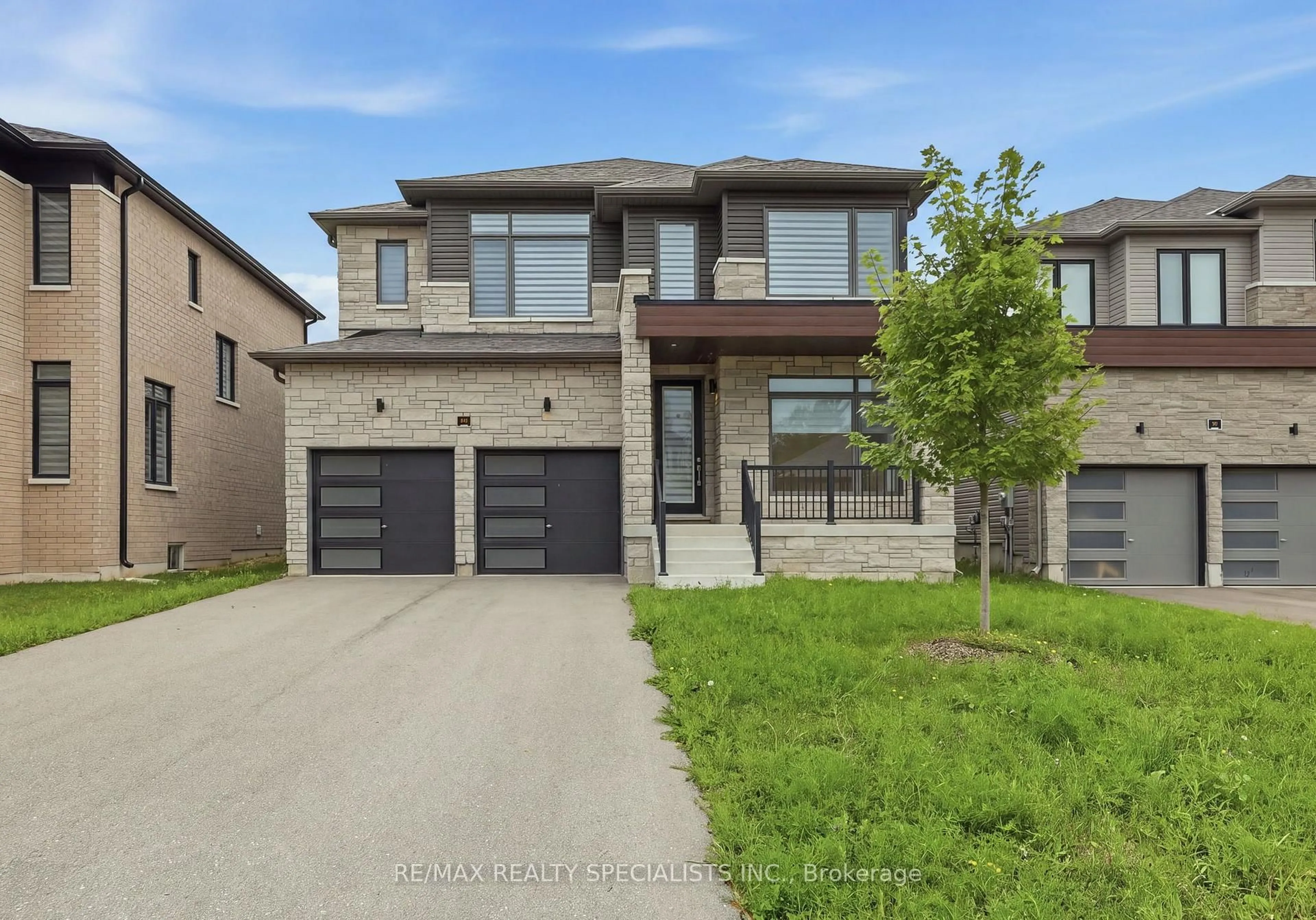 Home with brick exterior material, street for 147 Rosanne Circ, Wasaga Beach Ontario L9Z 0N1