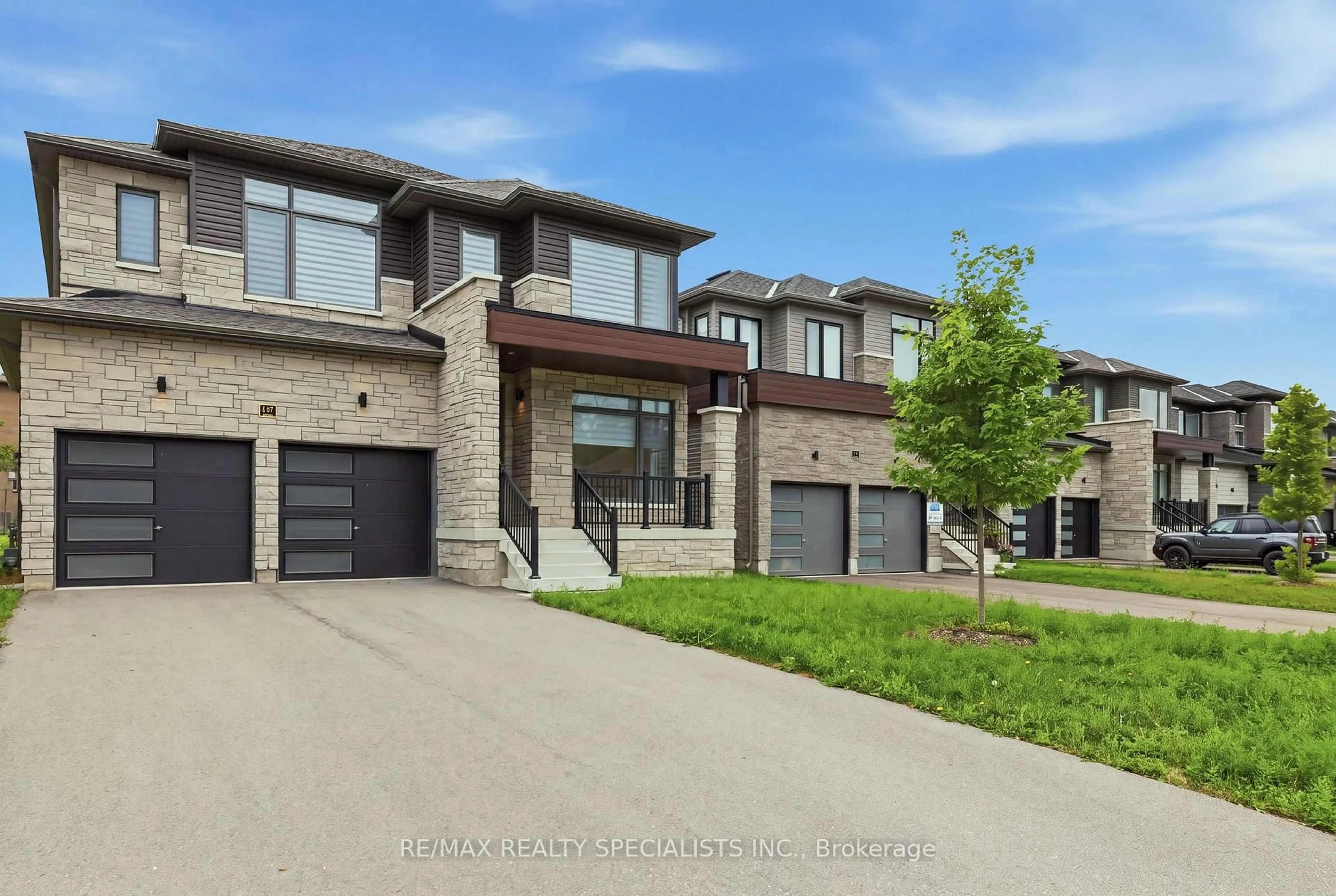 Home with brick exterior material, street for 147 Rosanne Circ, Wasaga Beach Ontario L9Z 0N1