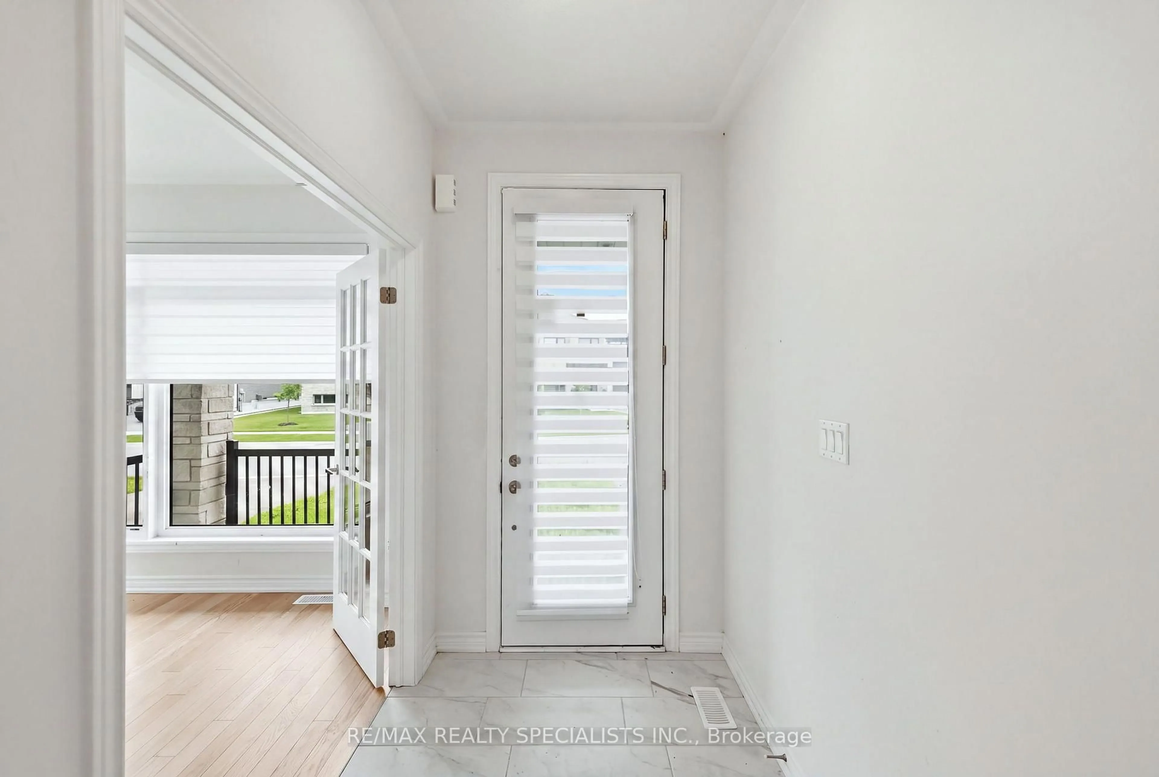 Indoor entryway for 147 Rosanne Circ, Wasaga Beach Ontario L9Z 0N1