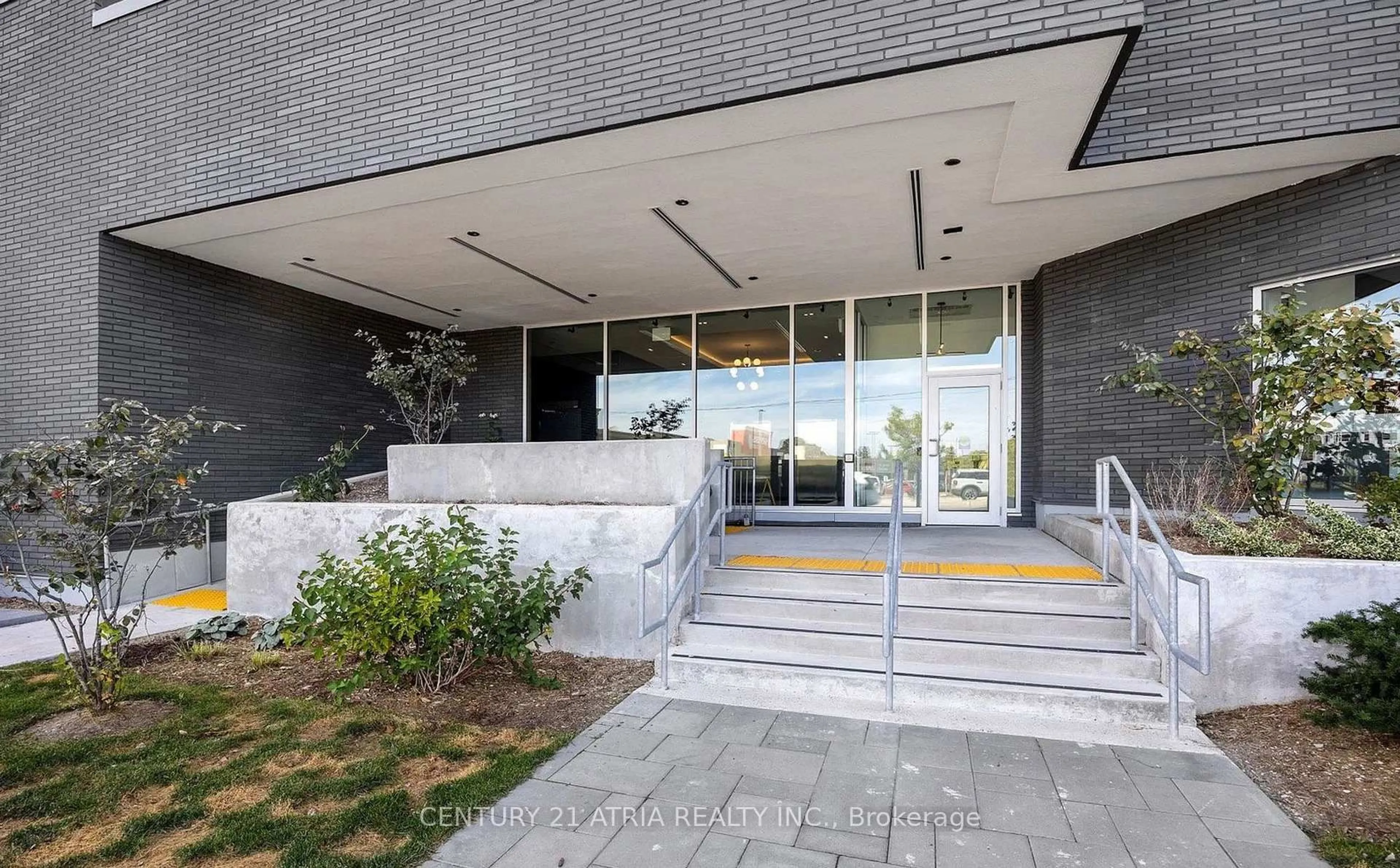 Indoor foyer for 430 Essa Rd #402, Barrie Ontario L9J 0M1