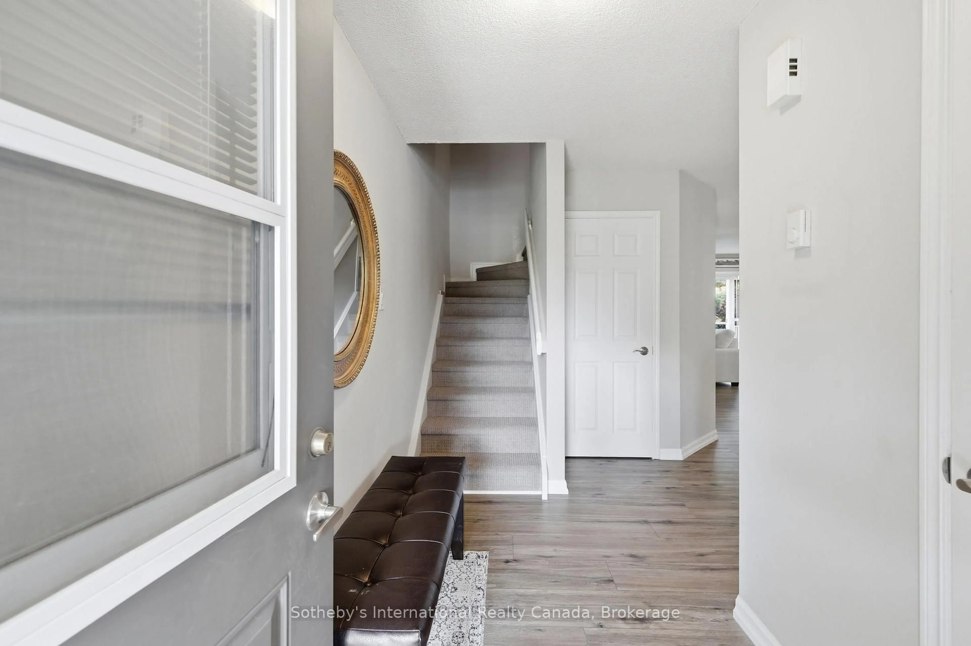 Indoor entryway for 346 Mariners Way, Collingwood Ontario L9Y 5C7