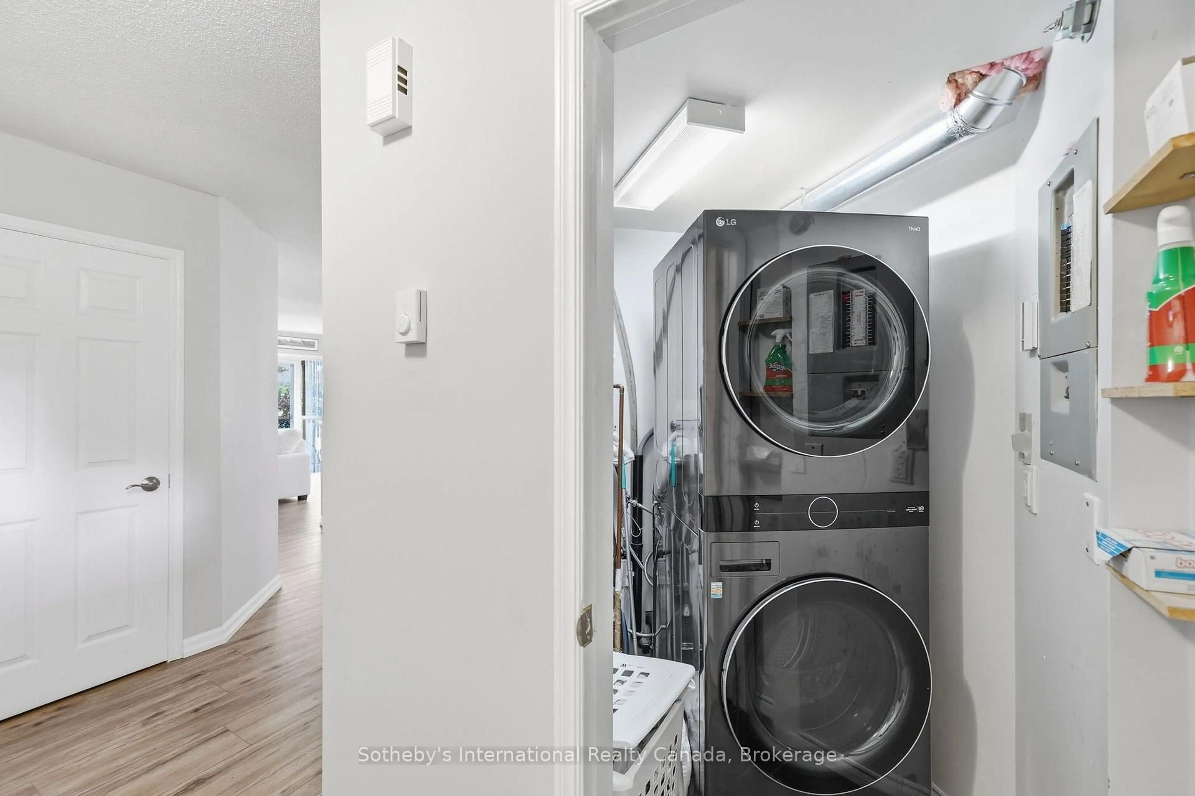 Laundry room for 346 Mariners Way, Collingwood Ontario L9Y 5C7