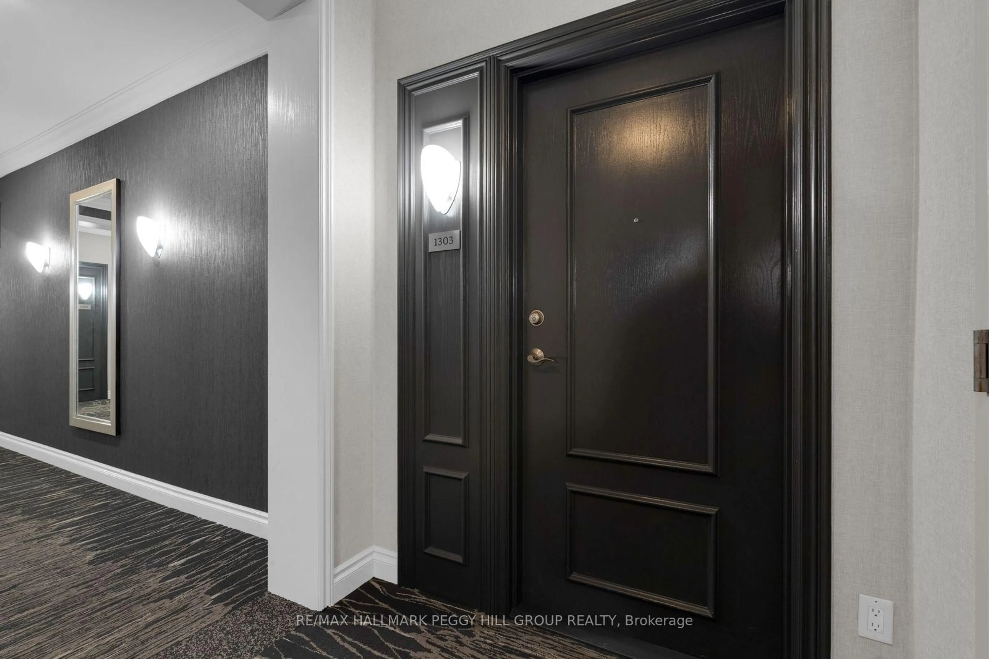 Indoor foyer for 37 Ellen St #1303, Barrie Ontario L4N 6G2