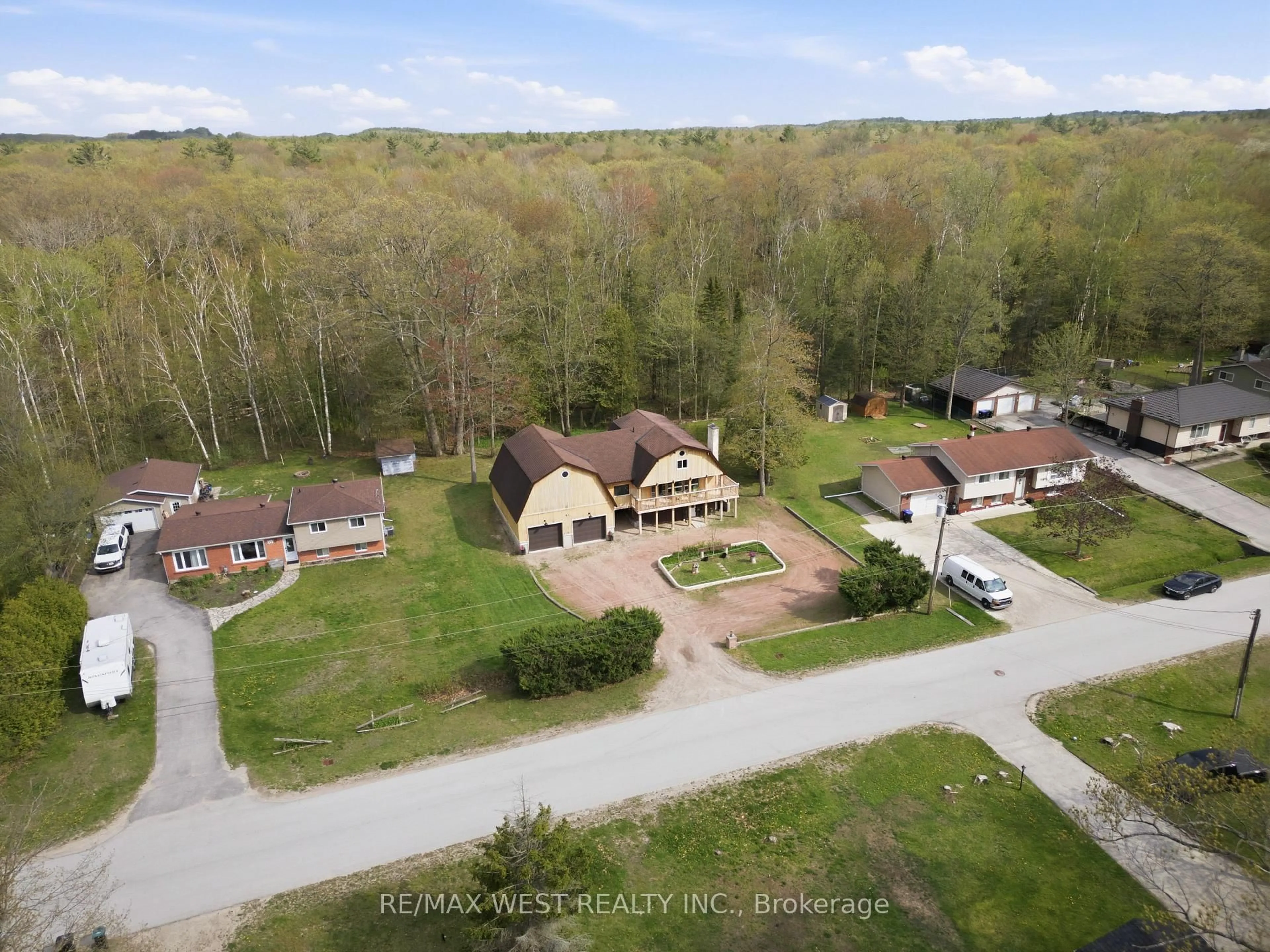 A pic from outside/outdoor area/front of a property/back of a property/a pic from drone, unknown for 61 Antigua Dr, Wasaga Beach Ontario L9Z 2S3