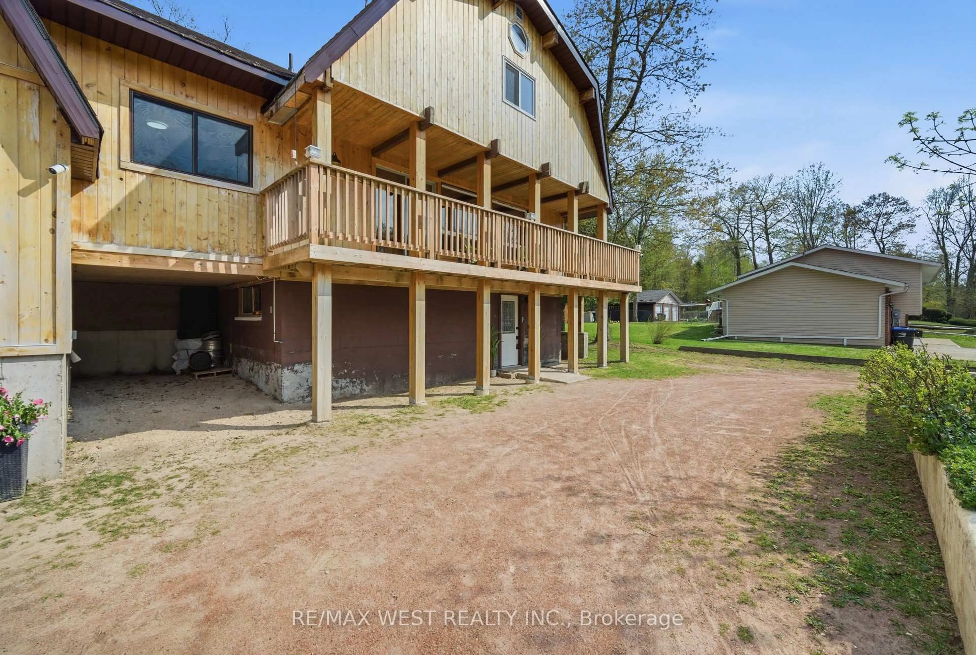 A pic from outside/outdoor area/front of a property/back of a property/a pic from drone, unknown for 61 Antigua Dr, Wasaga Beach Ontario L9Z 2S3