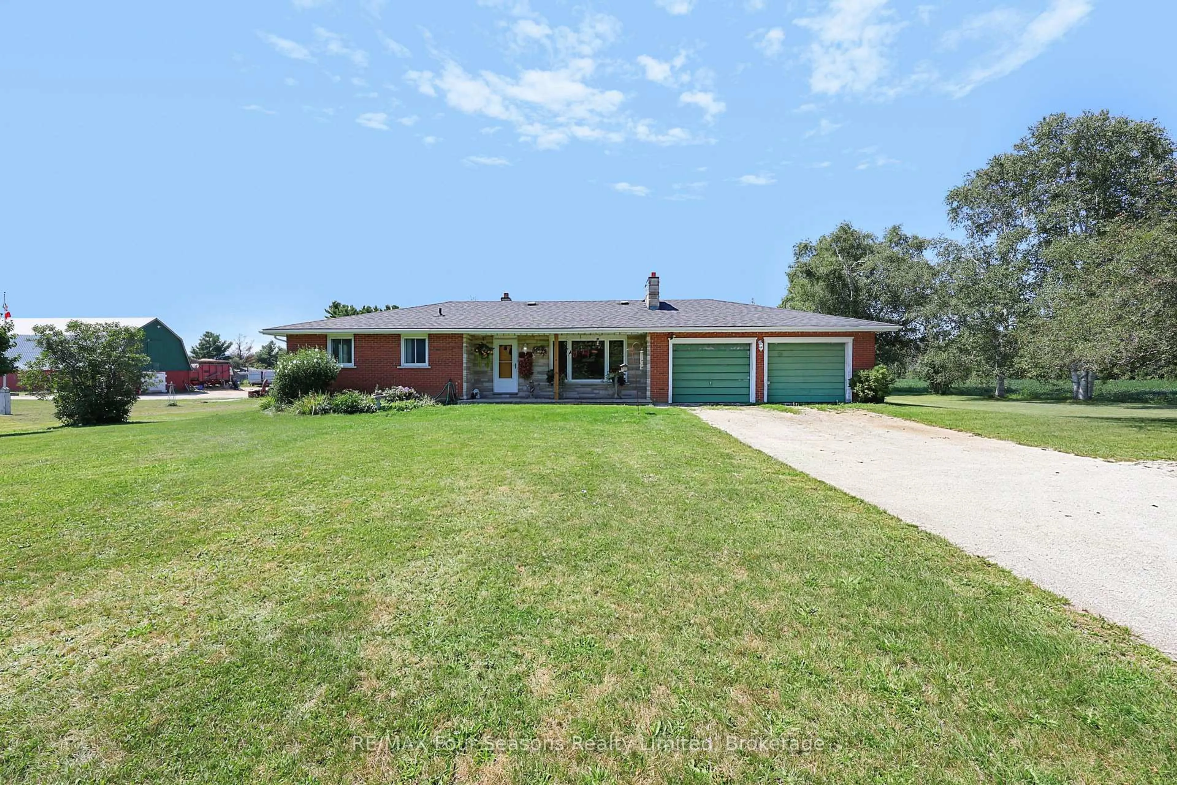 Home with brick exterior material, unknown for 2140 5th Concession, Clearview Ontario L0M 1S0