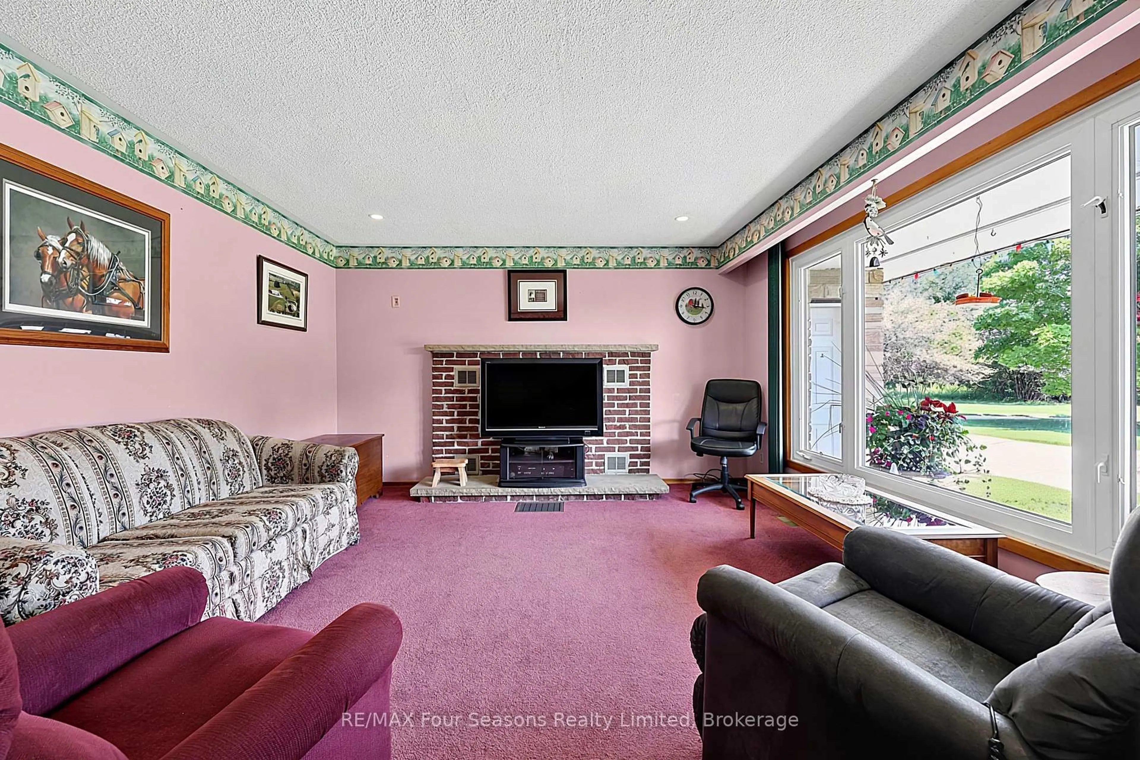 Living room with furniture, carpet floor for 2140 5th Concession, Clearview Ontario L0M 1S0