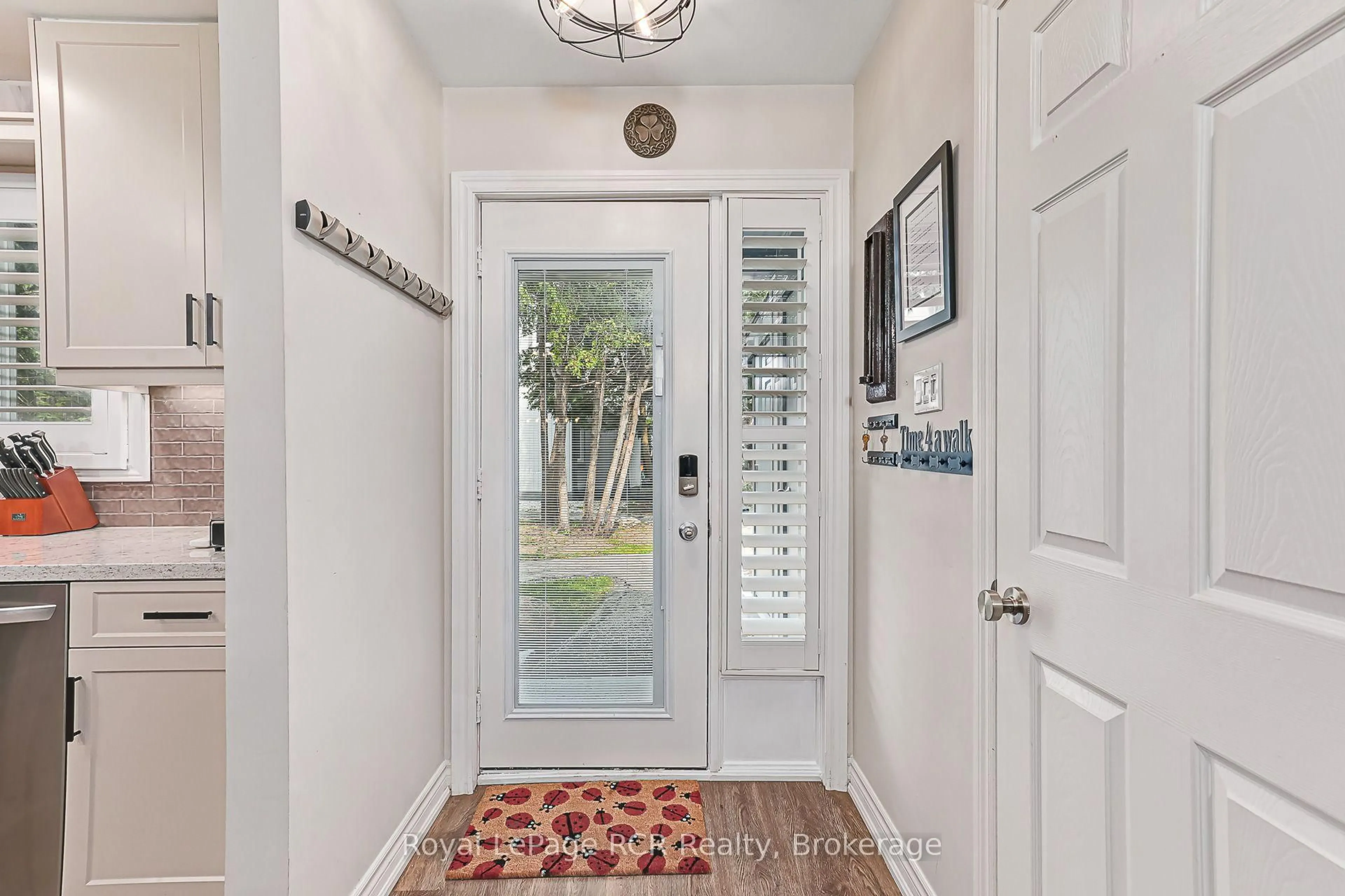 Indoor entryway for 12 DAWSON Dr #406, Collingwood Ontario L9Y 5B4