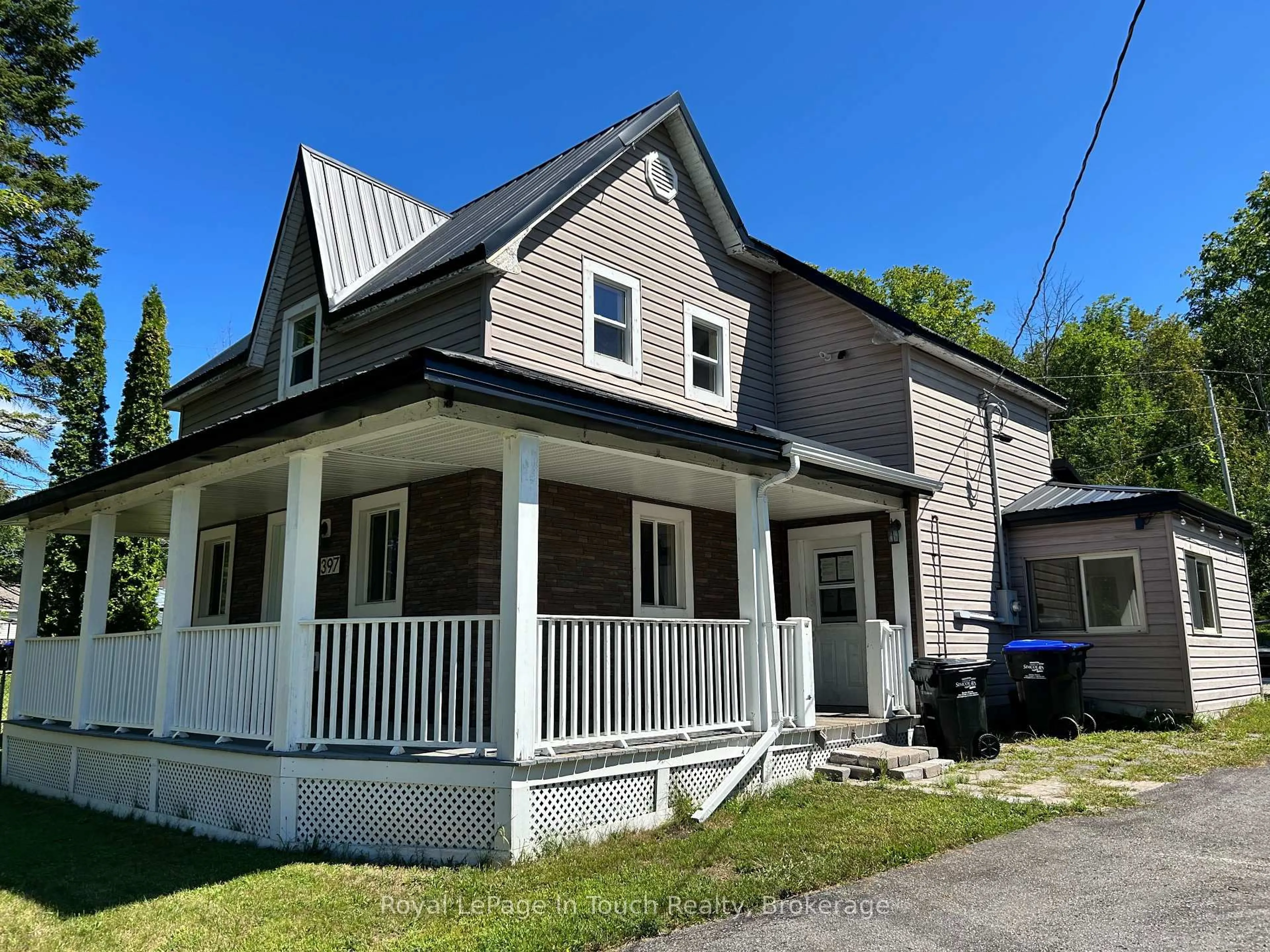 Home with vinyl exterior material, street for 397 William St, Tay Ontario L0K 2A0
