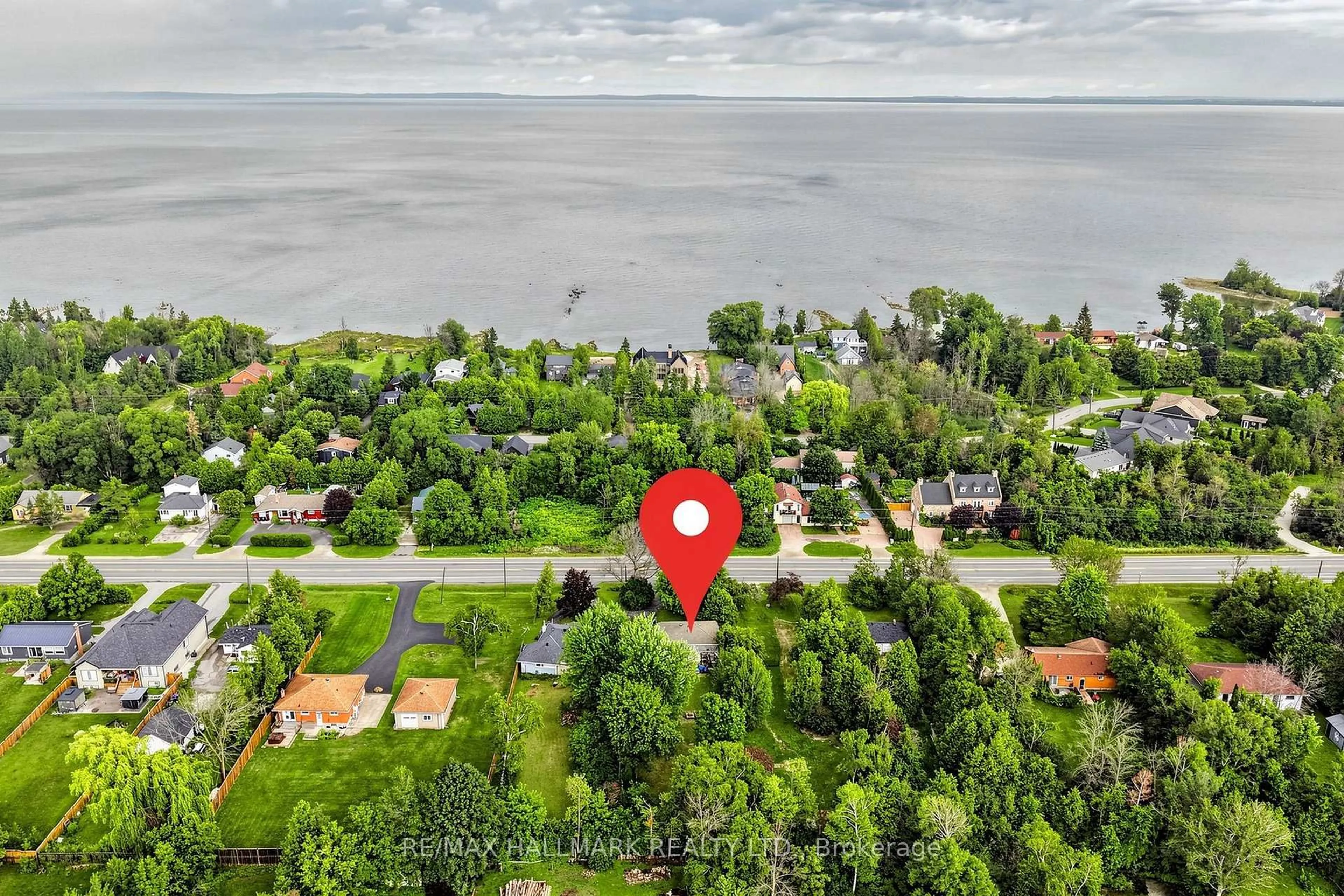 A pic from outside/outdoor area/front of a property/back of a property/a pic from drone, water/lake/river/ocean view for 9771 Beachwood Rd, Collingwood Ontario L9Y 3Z1
