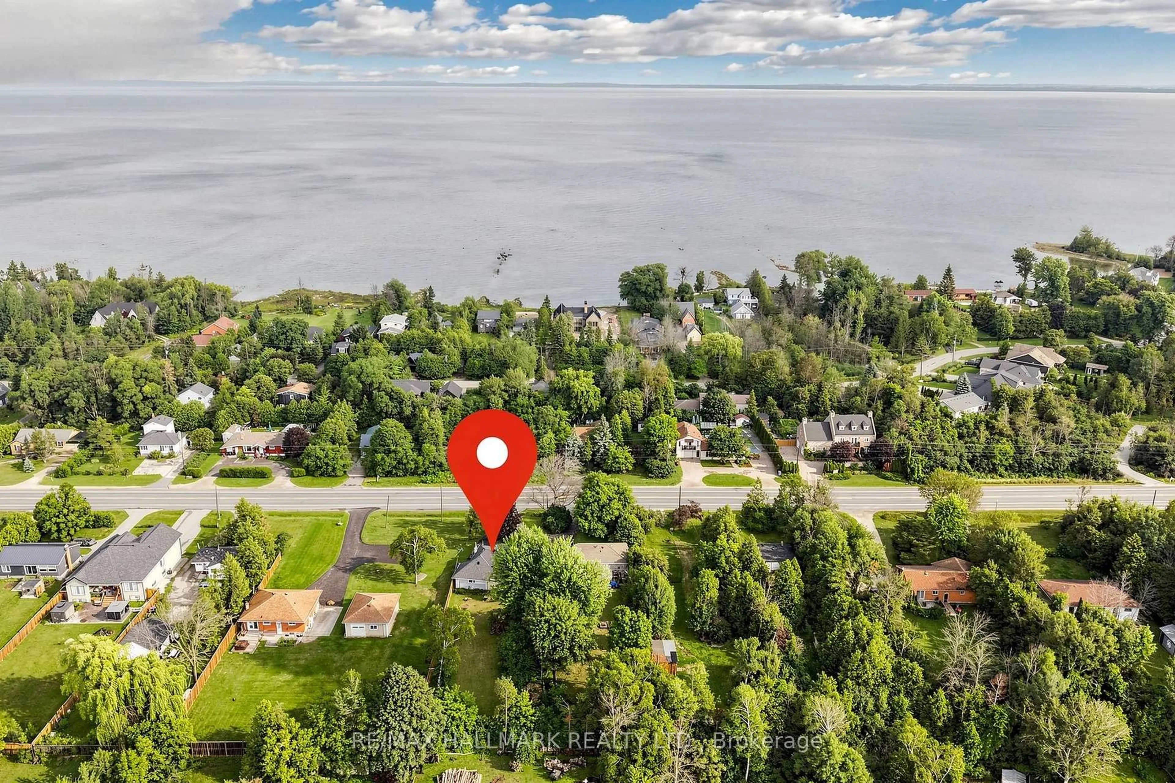 A pic from outside/outdoor area/front of a property/back of a property/a pic from drone, water/lake/river/ocean view for 9775 Beachwood Rd, Collingwood Ontario L9Y 3Z1
