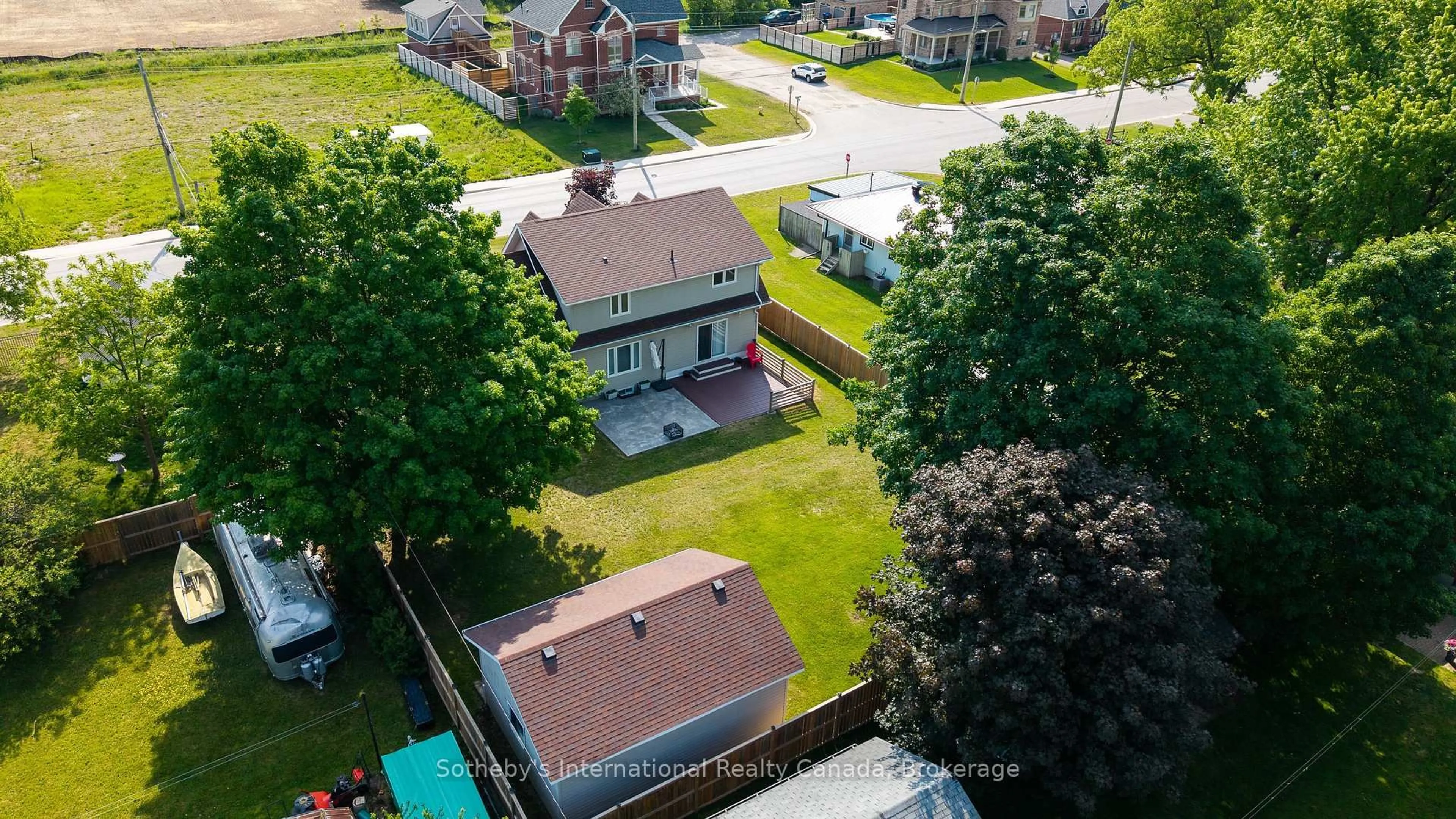 A pic from outside/outdoor area/front of a property/back of a property/a pic from drone, street for 154 Mary St, Clearview Ontario L0M 1G0