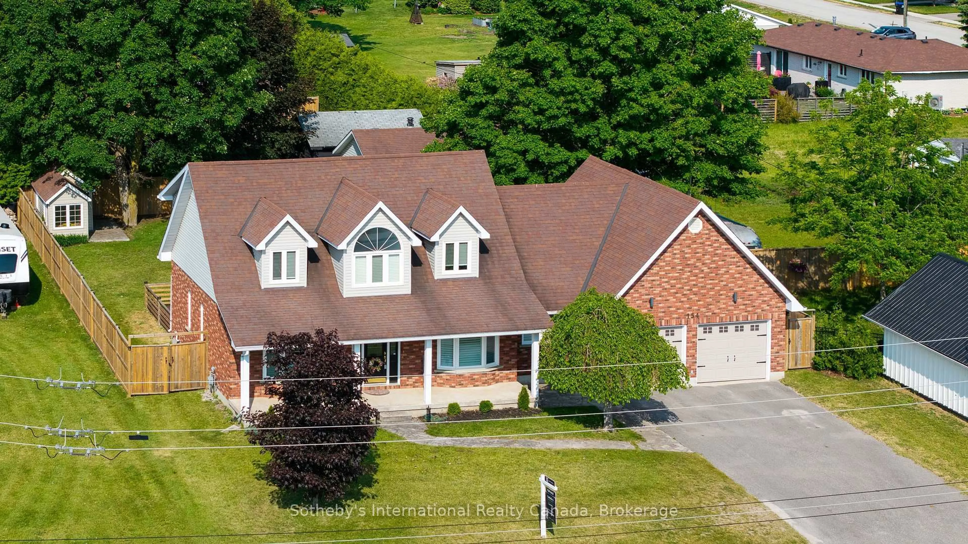 A pic from outside/outdoor area/front of a property/back of a property/a pic from drone, unknown for 154 Mary St, Clearview Ontario L0M 1G0