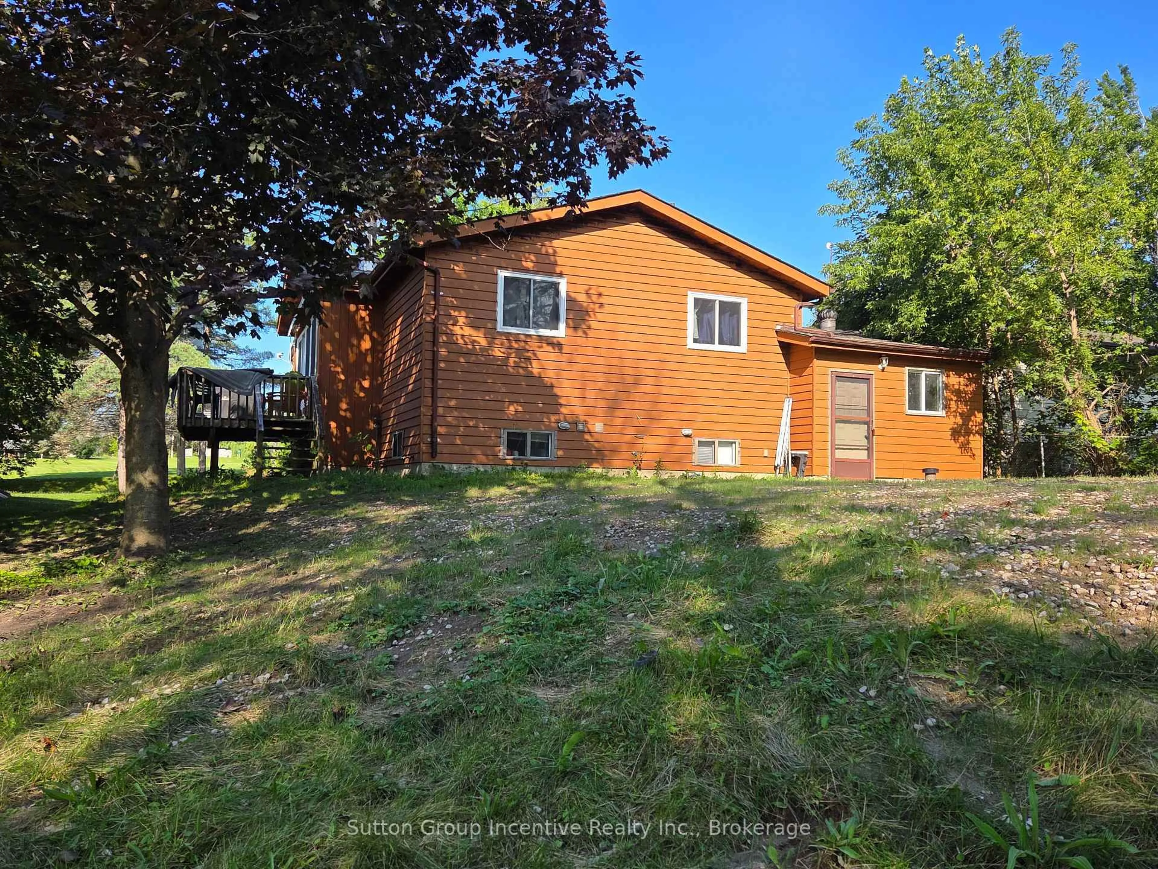 A pic from outside/outdoor area/front of a property/back of a property/a pic from drone, building for 3985 Joyland Dr, Ramara Ontario L3V 0S2
