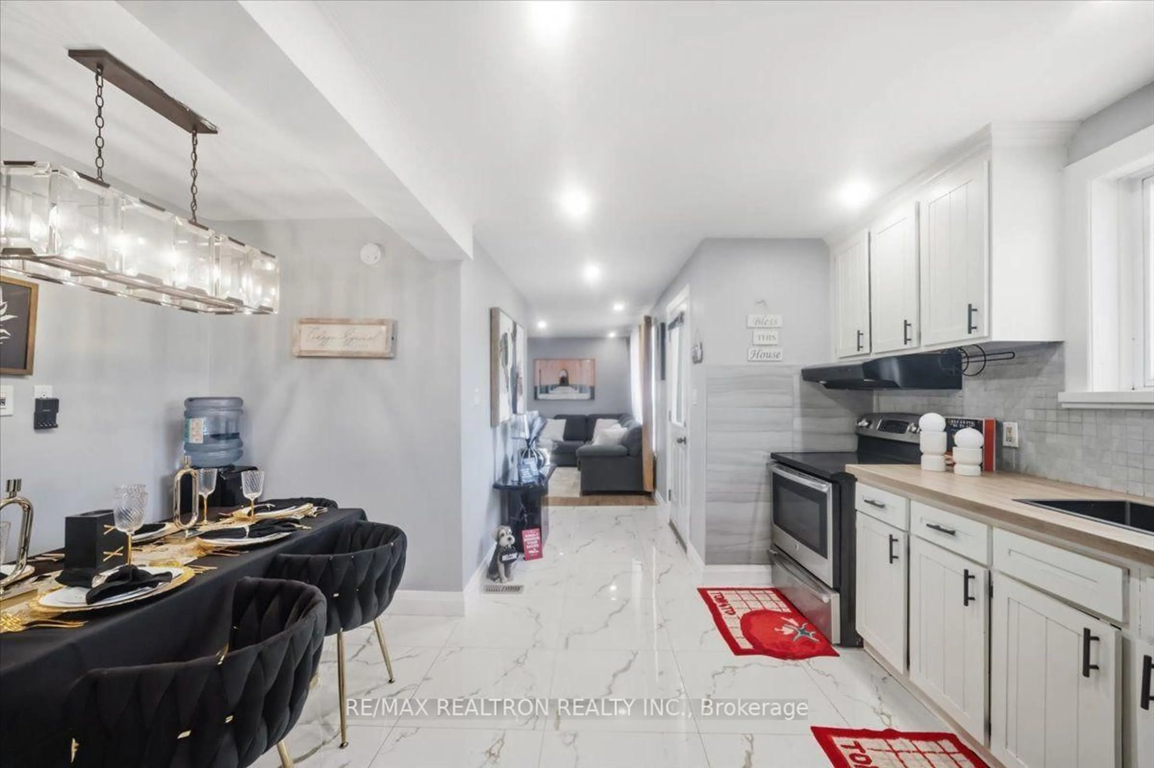 Open concept kitchen, ceramic/tile floor for 25 Simcoe St, Orillia Ontario L3W 1G5