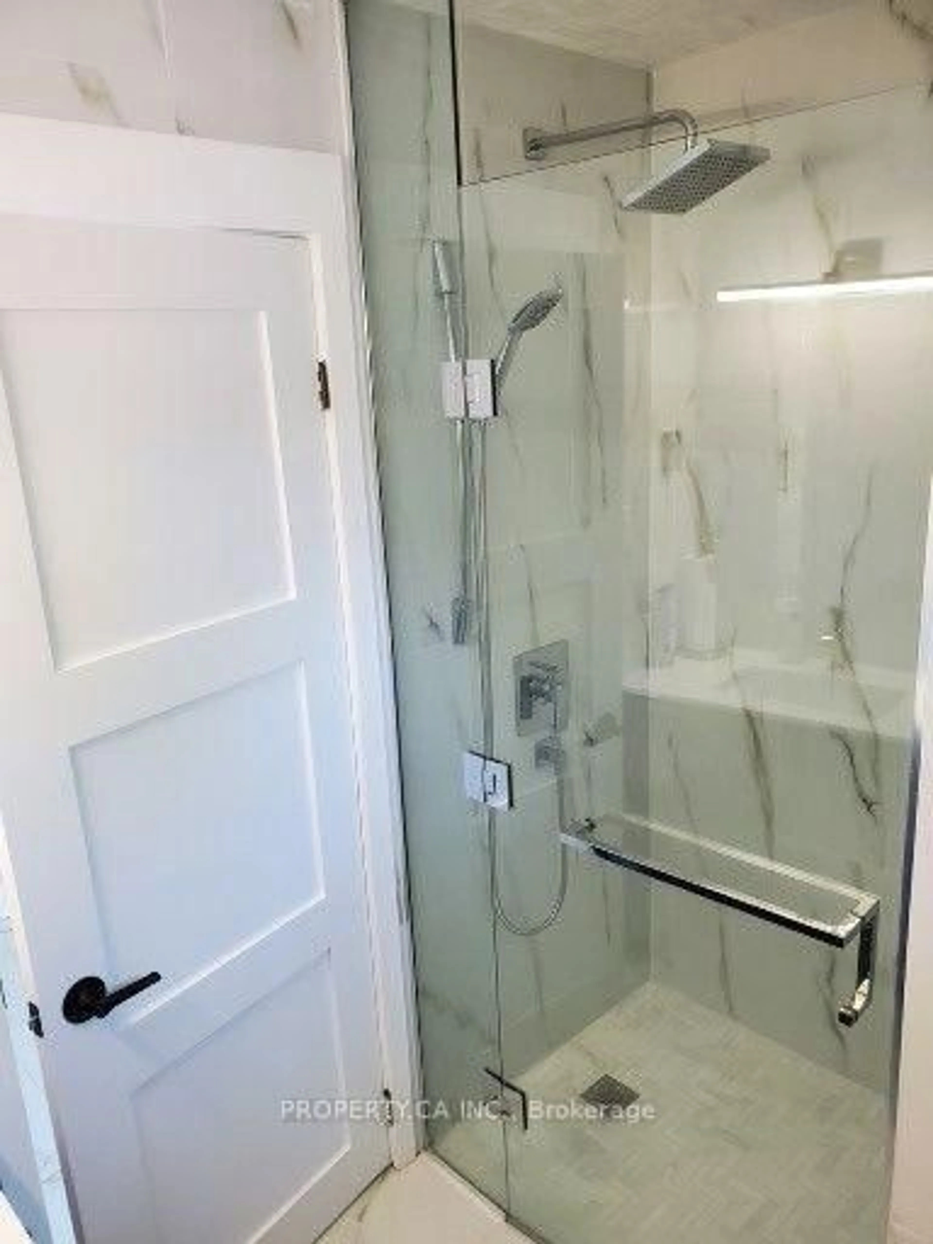 Contemporary bathroom, ceramic/tile floor for 39 Lake Ave, Ramara Ontario L0K 1B0