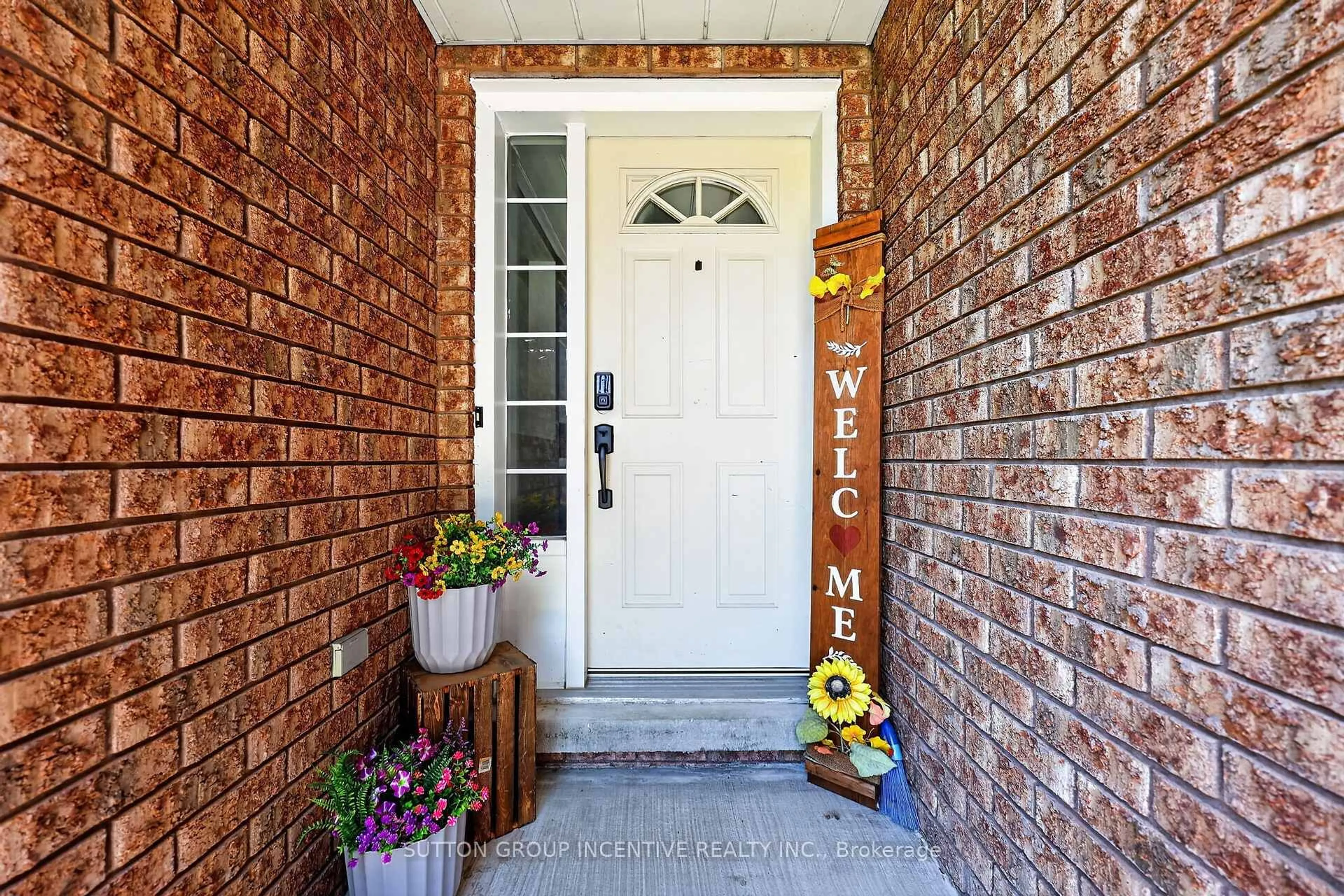 Indoor entryway for 6 Riverdale Dr, Wasaga Beach Ontario L9Z 1E9