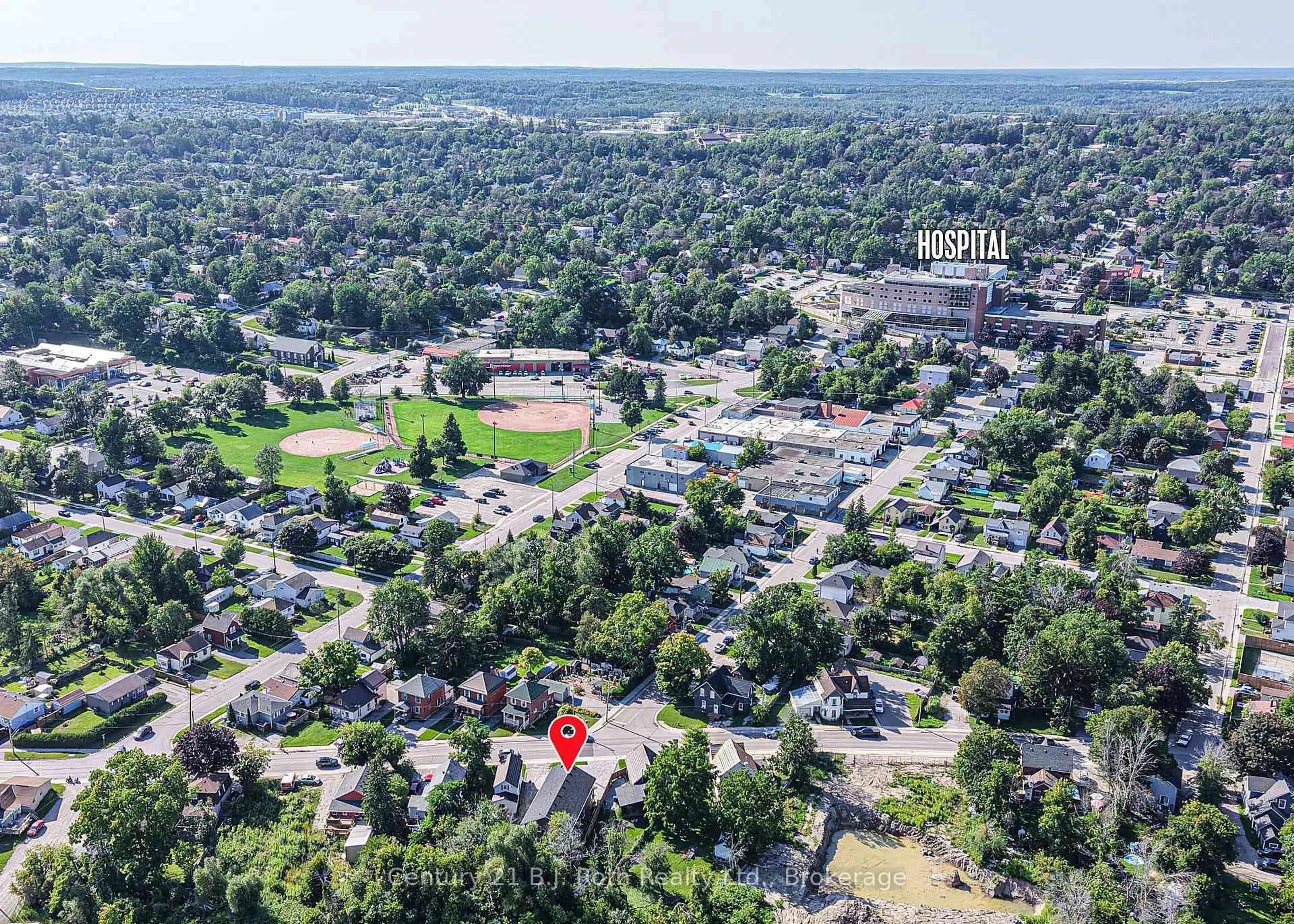 A pic from outside/outdoor area/front of a property/back of a property/a pic from drone, unknown for 165 Barrie Rd, Orillia Ontario L3V 2P6