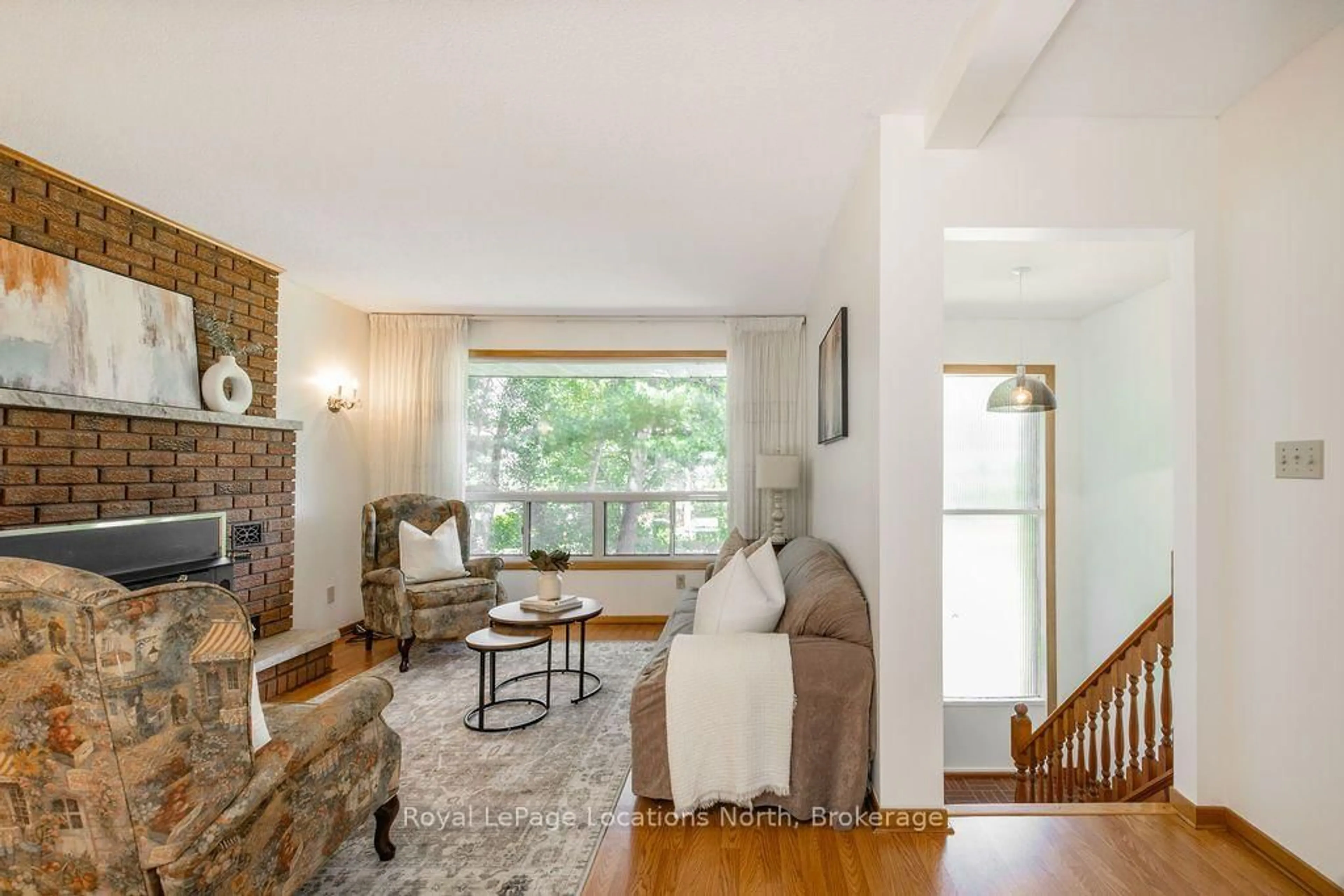 Living room with furniture, unknown for 1928 Champlain Rd, Tiny Ontario L9M 0B6