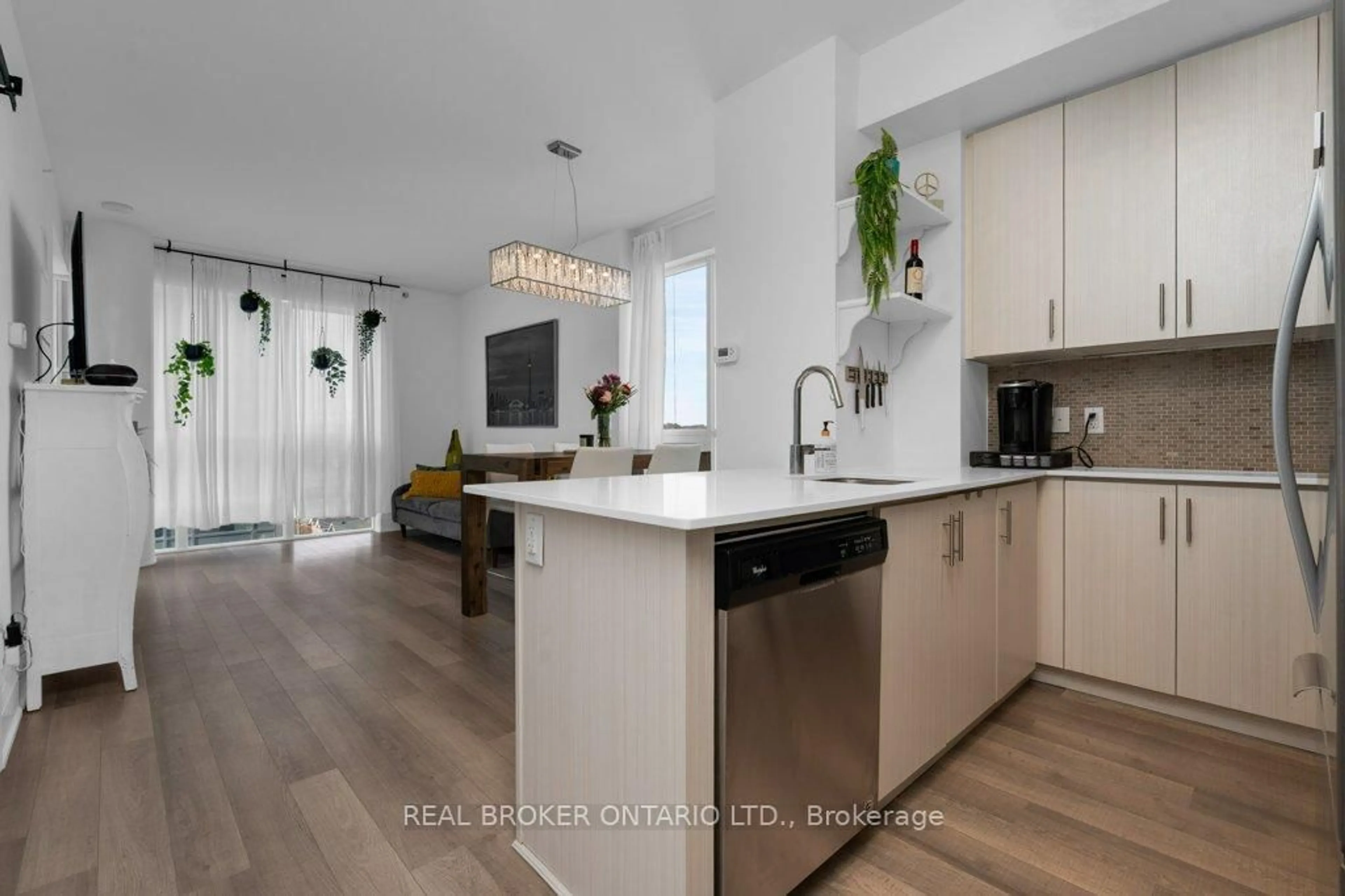 Open concept kitchen, unknown for 111 Worsley St ##503, Barrie Ontario L4M 0J5