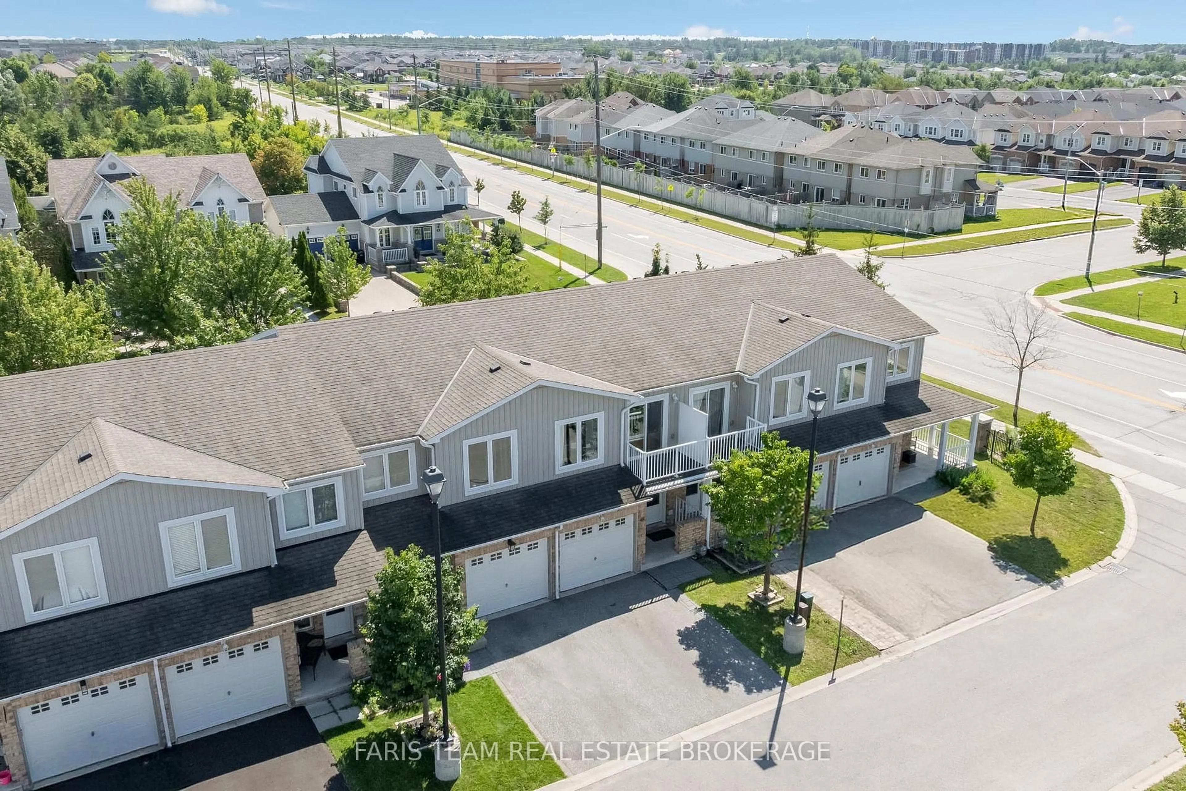 A pic from outside/outdoor area/front of a property/back of a property/a pic from drone, street for 75 Prince William Way #48, Barrie Ontario L4M 7P5